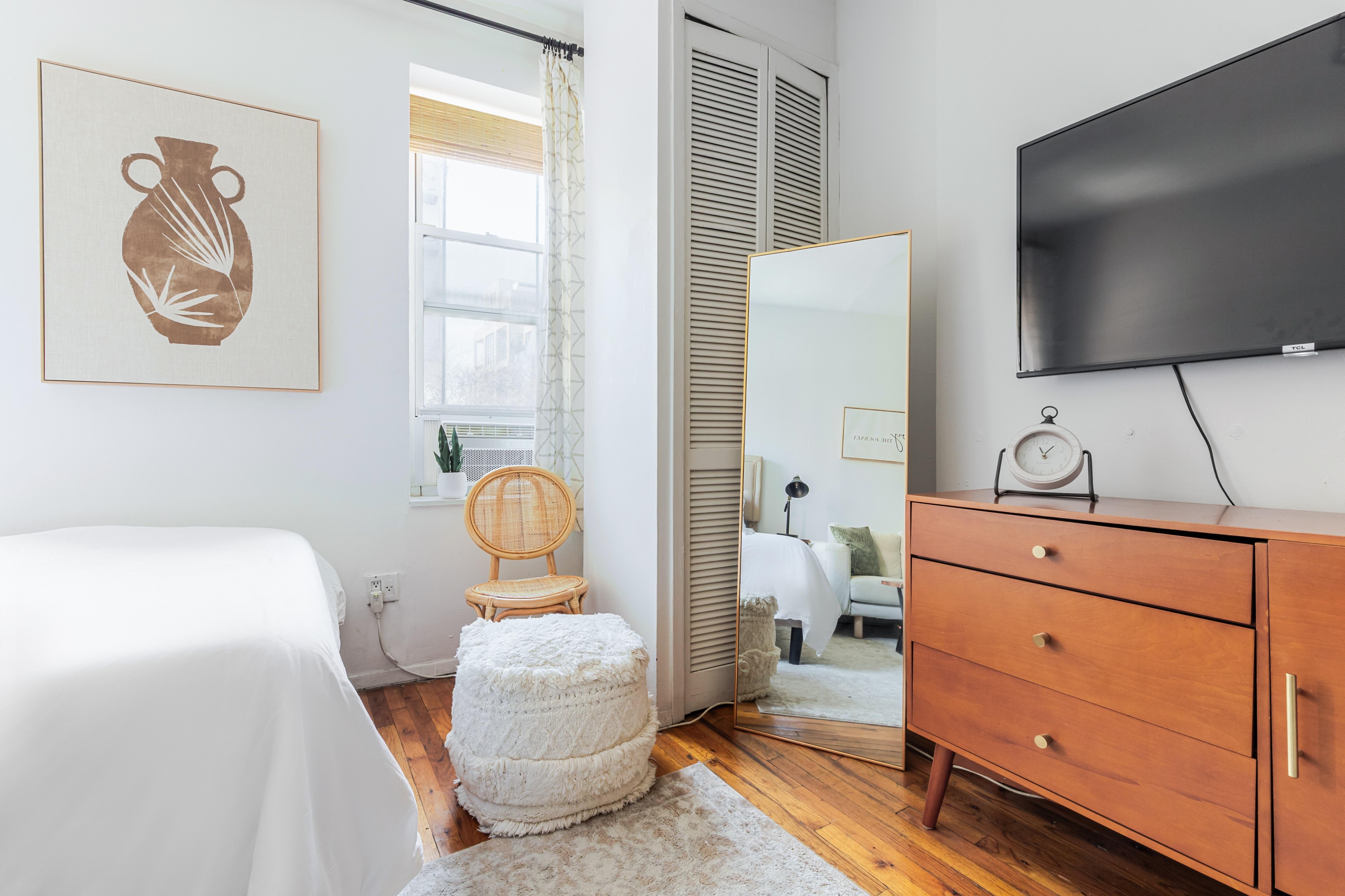 W WASHINGTON PLACE, GREENWICH VILLAGE - BEAUTIFULLY CURATED STUDIO