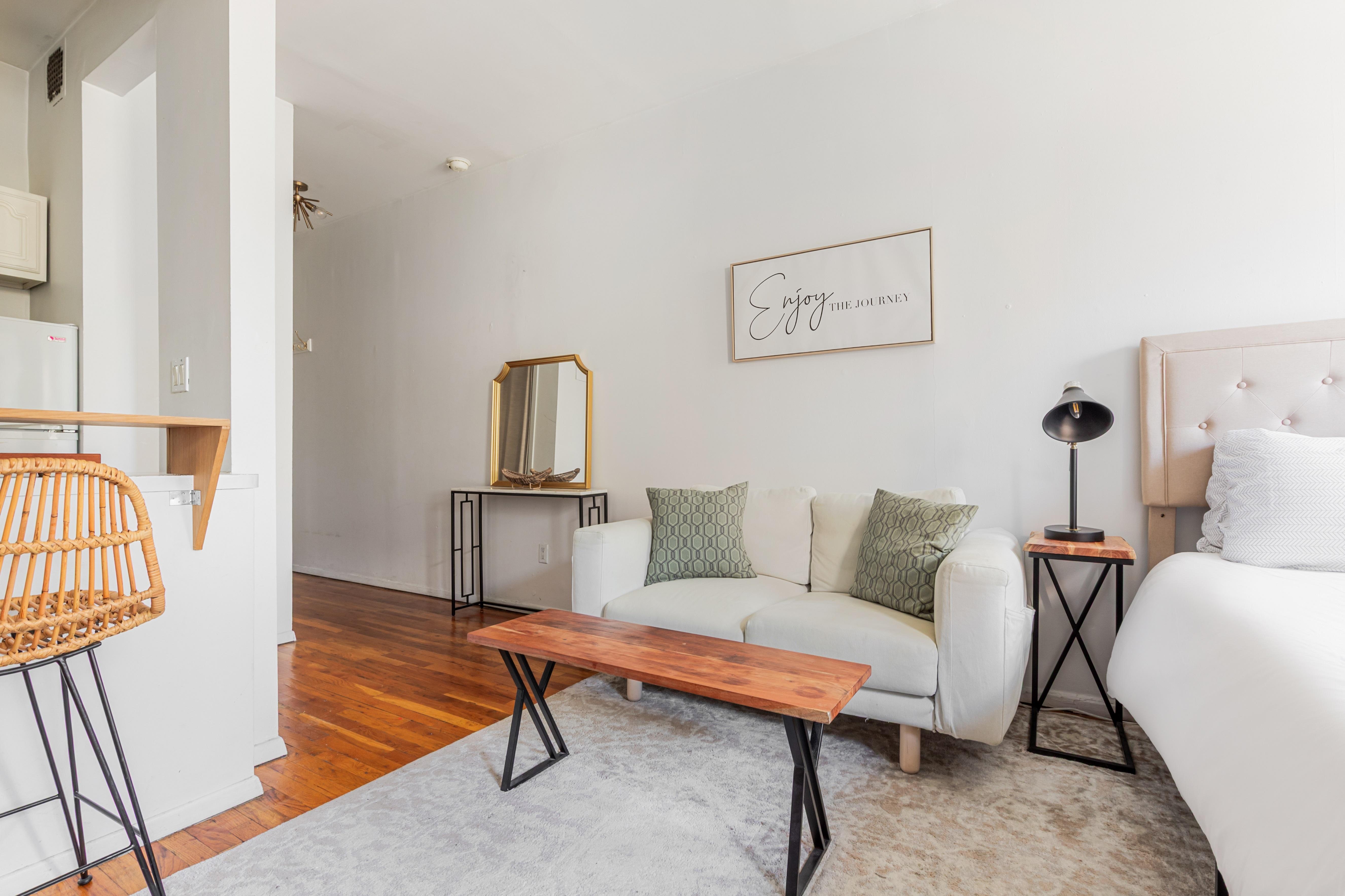 W WASHINGTON PLACE, GREENWICH VILLAGE - BEAUTIFULLY CURATED STUDIO