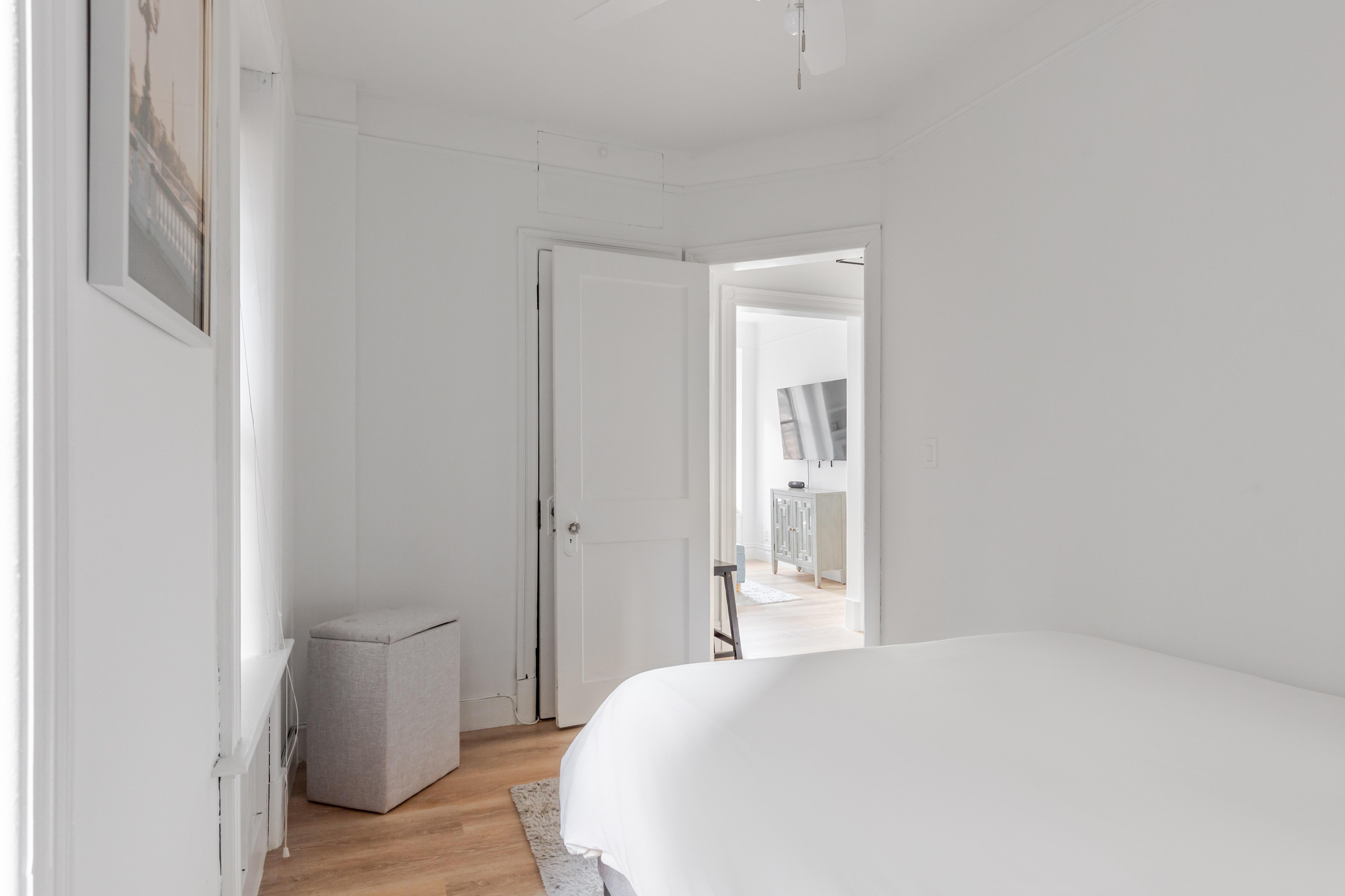 WAVERLY STREET, WEST VILLAGE - POLISHED ONE-BEDROOM