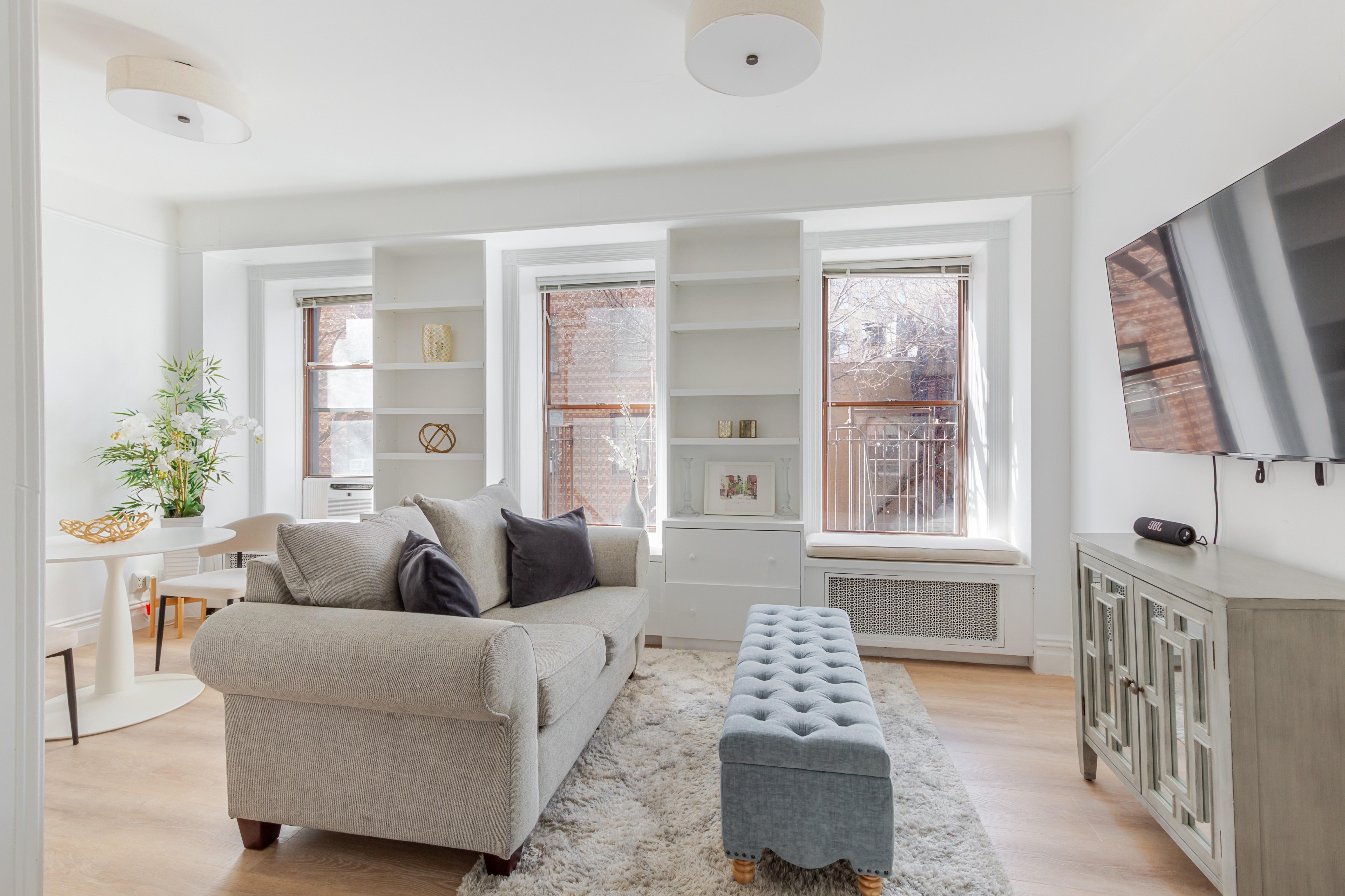 WAVERLY STREET, WEST VILLAGE - POLISHED ONE-BEDROOM
