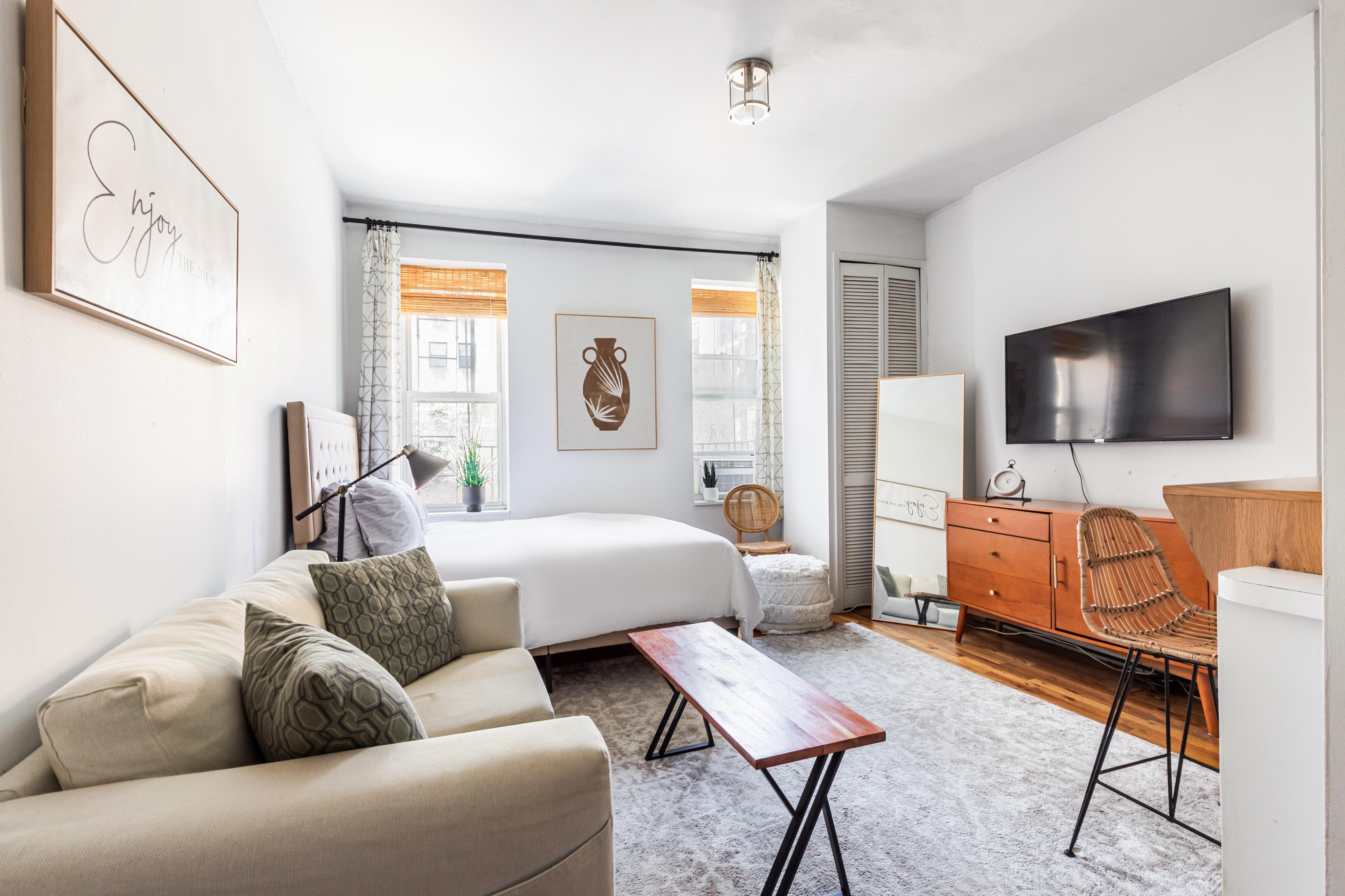 W WASHINGTON PLACE, GREENWICH VILLAGE - BEAUTIFULLY CURATED STUDIO