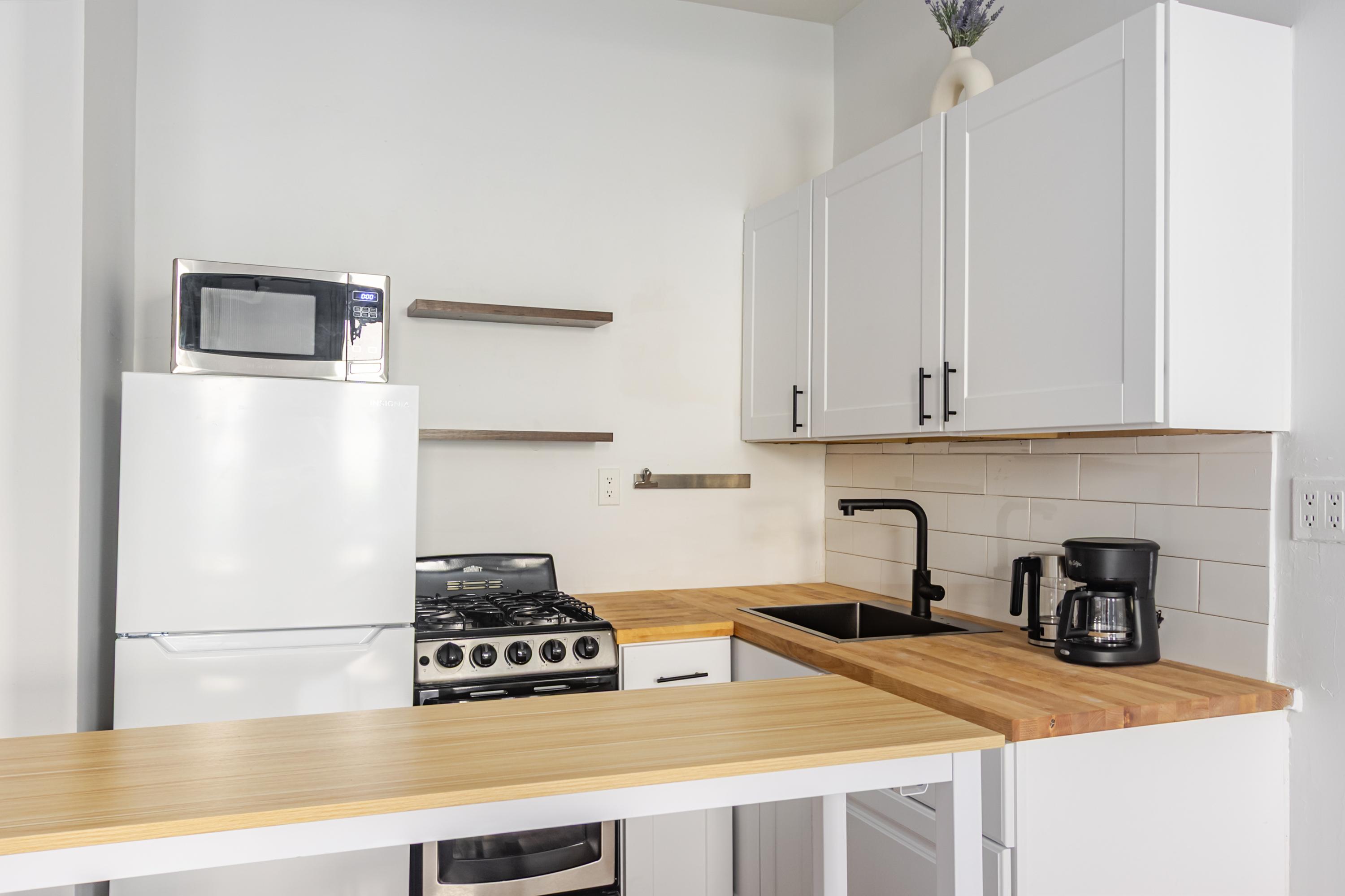 W WASHINGTON PLACE 2, GREENWICH VILLAGE - CHARMING CLASSIC STUDIO