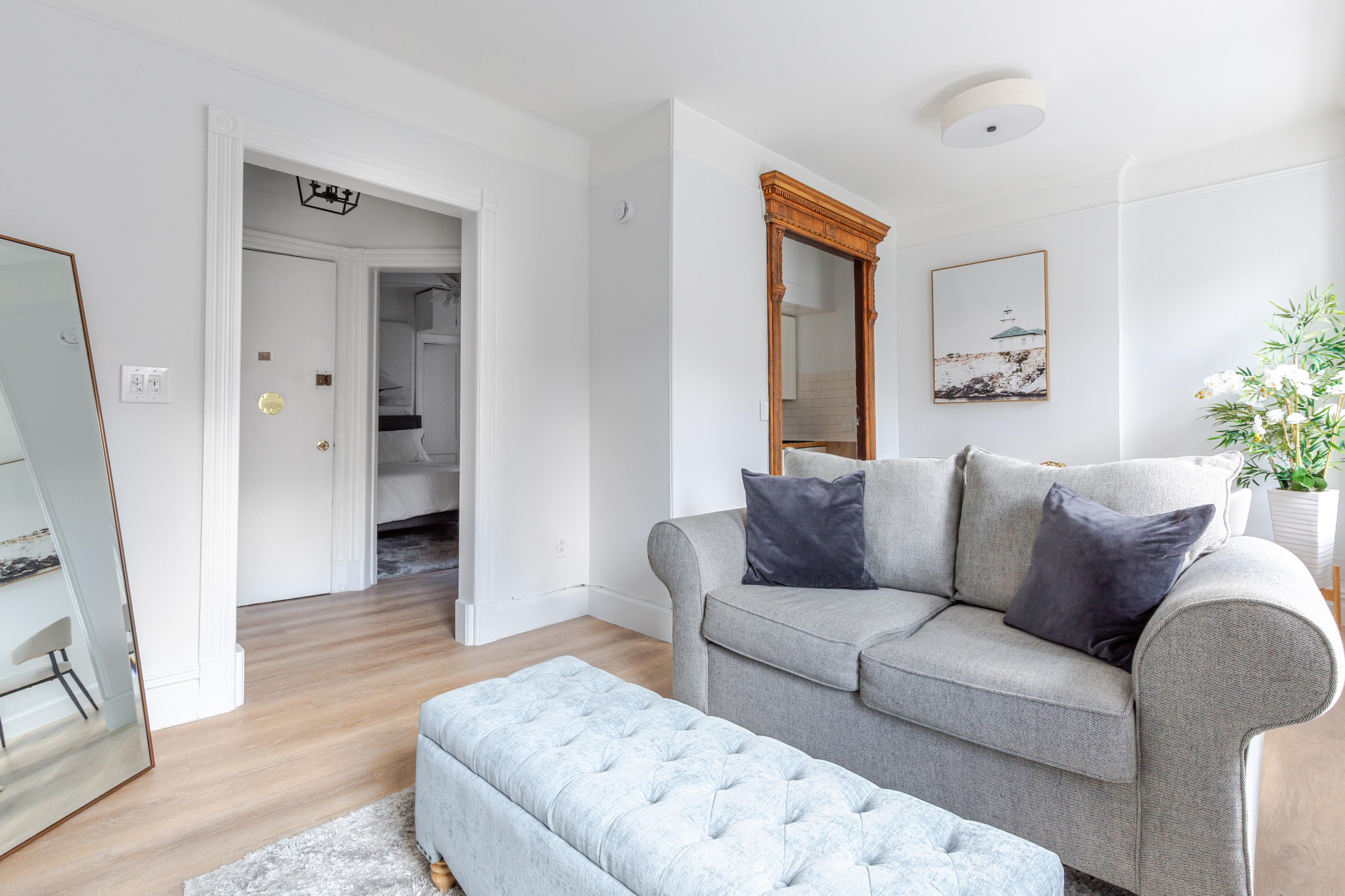 WAVERLY STREET, WEST VILLAGE - POLISHED ONE-BEDROOM