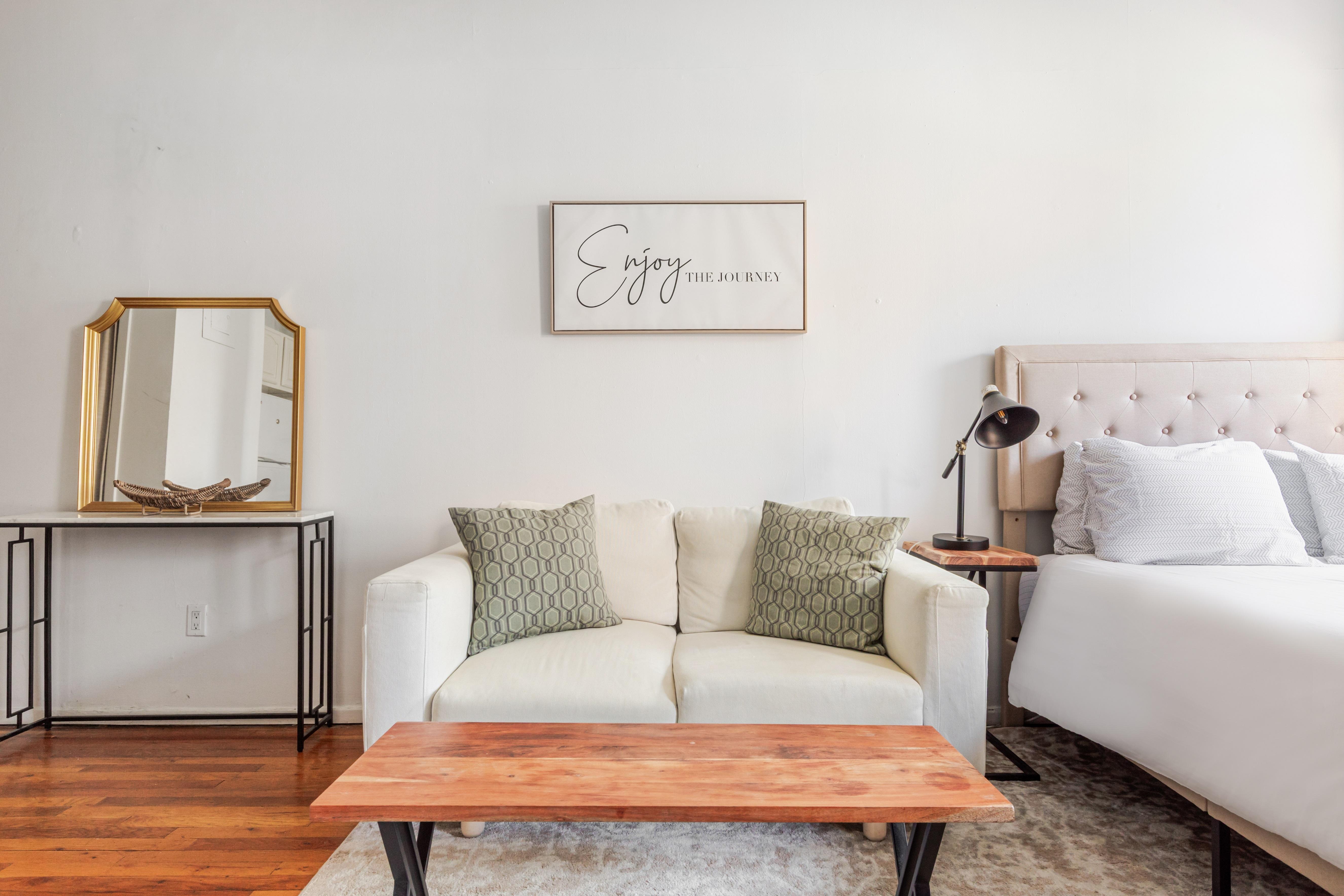 W WASHINGTON PLACE, GREENWICH VILLAGE - BEAUTIFULLY CURATED STUDIO