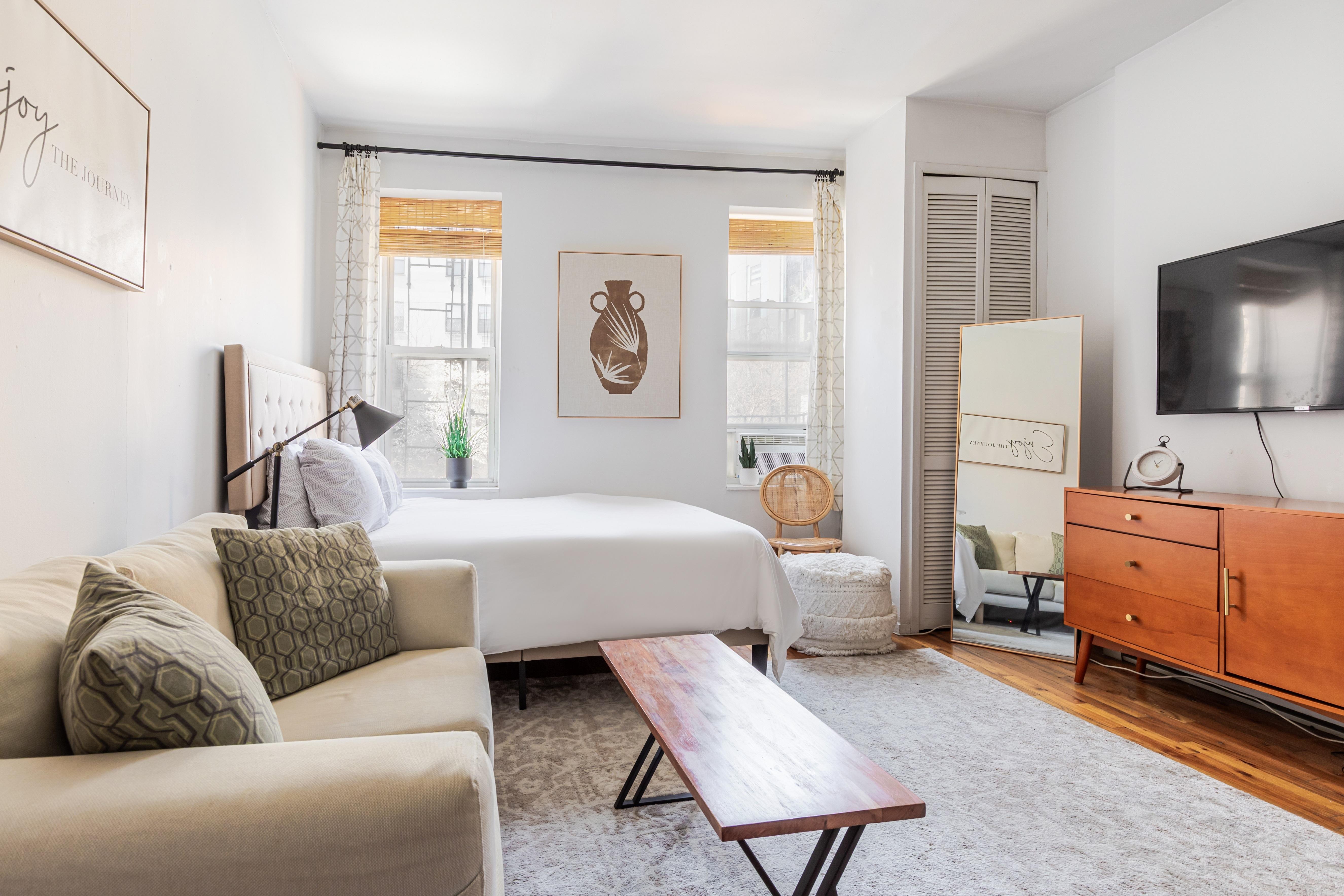 W WASHINGTON PLACE, GREENWICH VILLAGE - BEAUTIFULLY CURATED STUDIO