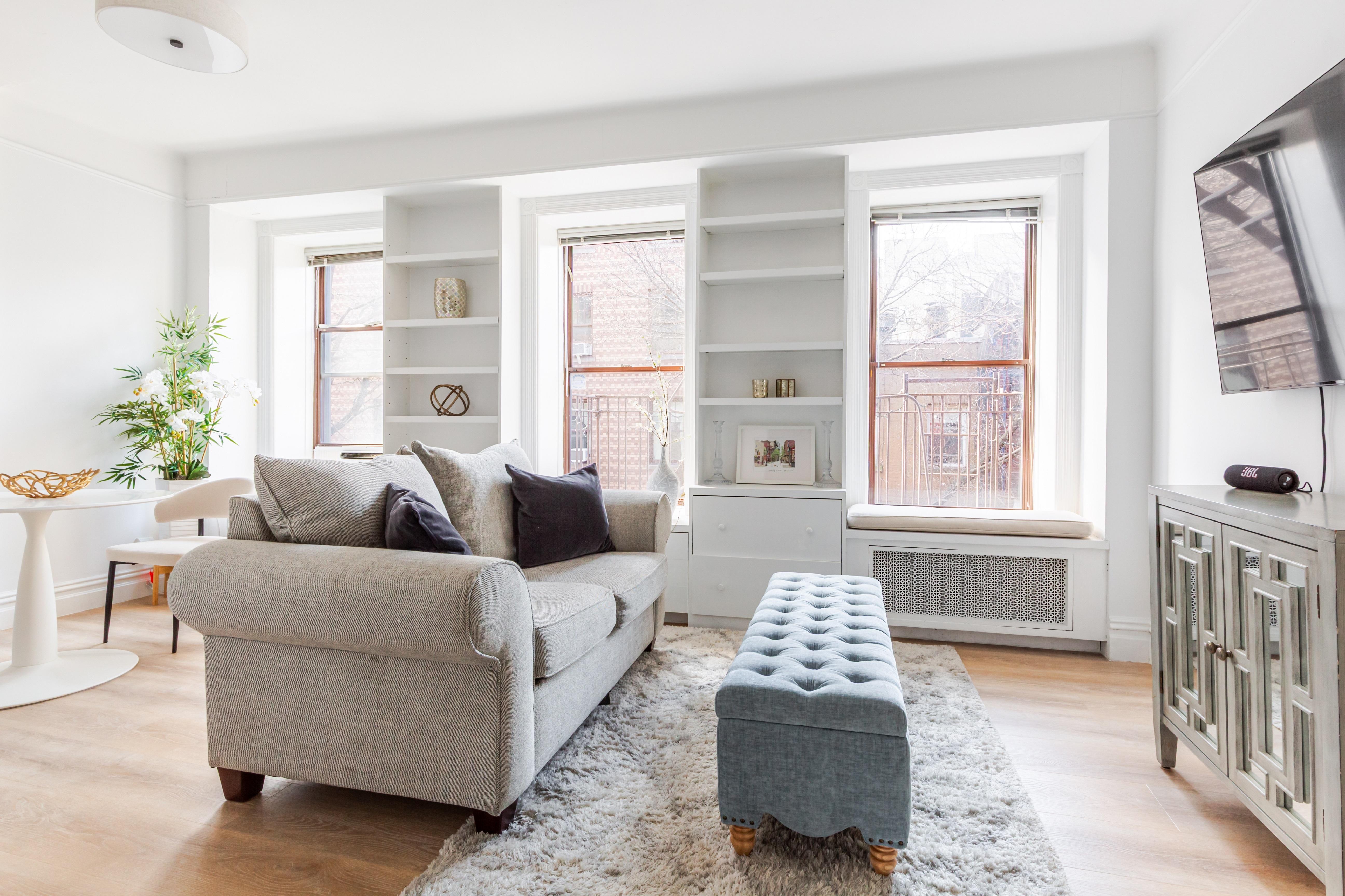 WAVERLY STREET, WEST VILLAGE - POLISHED ONE-BEDROOM