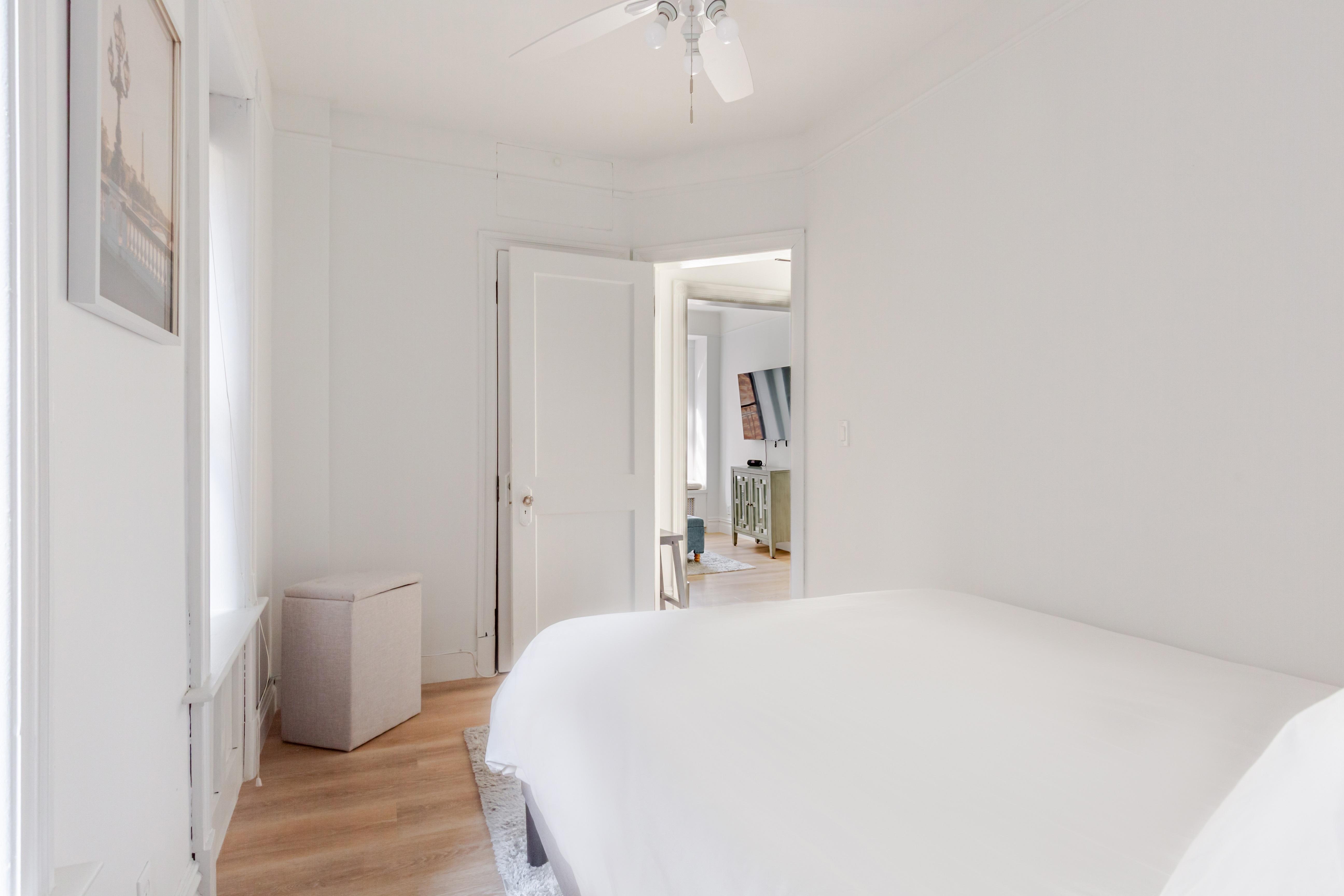 WAVERLY STREET, WEST VILLAGE - POLISHED ONE-BEDROOM