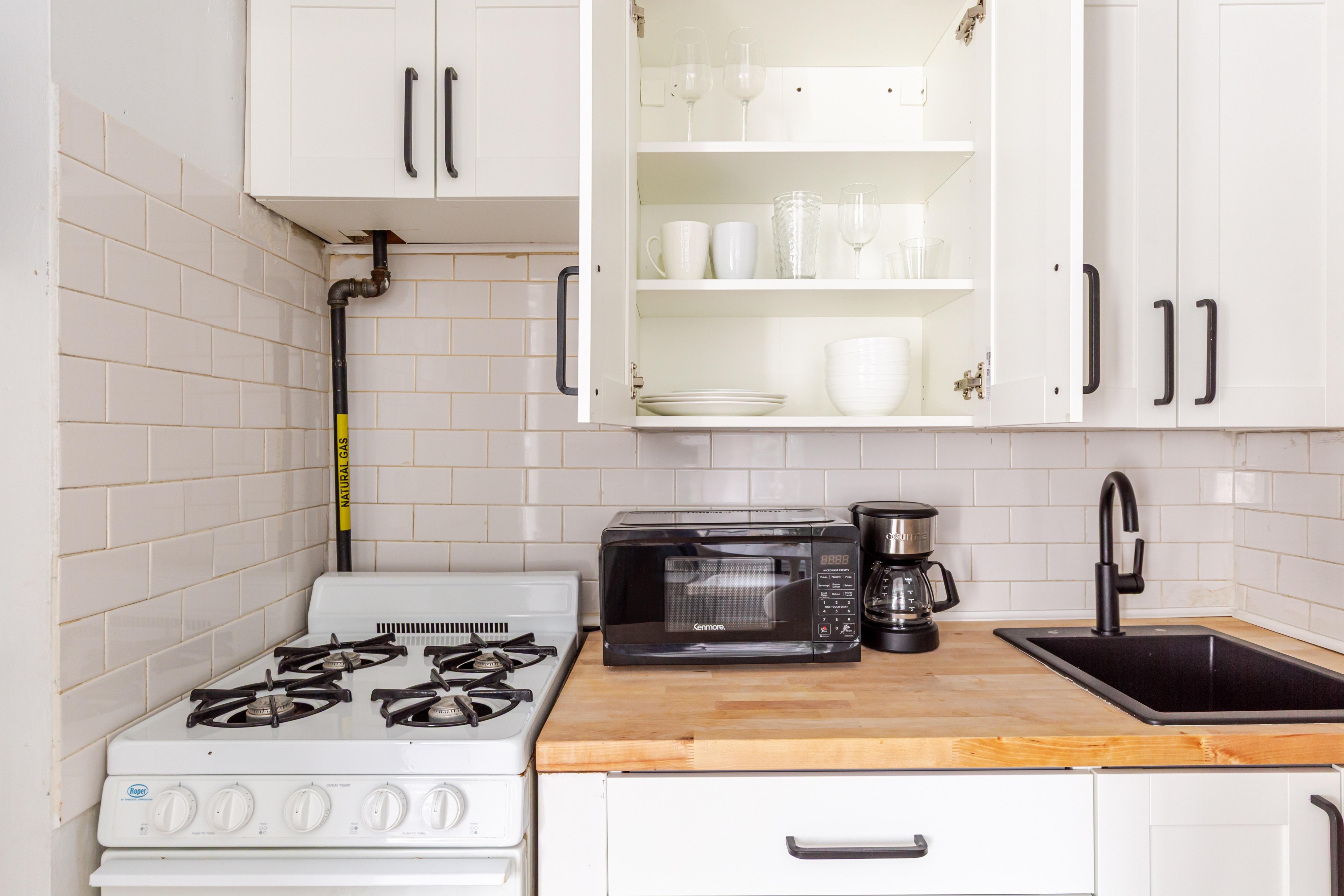 WAVERLY STREET, WEST VILLAGE - POLISHED ONE-BEDROOM