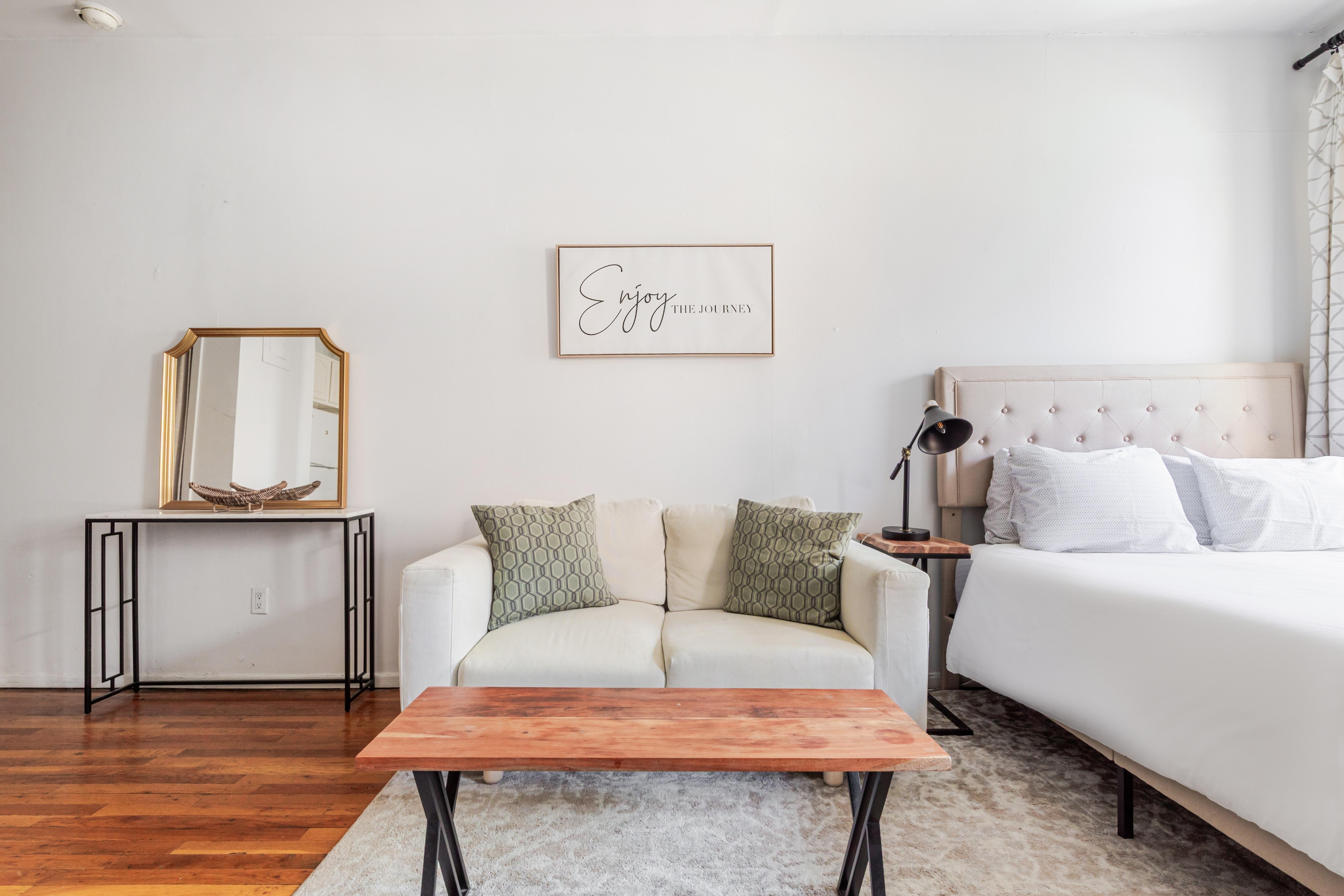 W WASHINGTON PLACE, GREENWICH VILLAGE - BEAUTIFULLY CURATED STUDIO