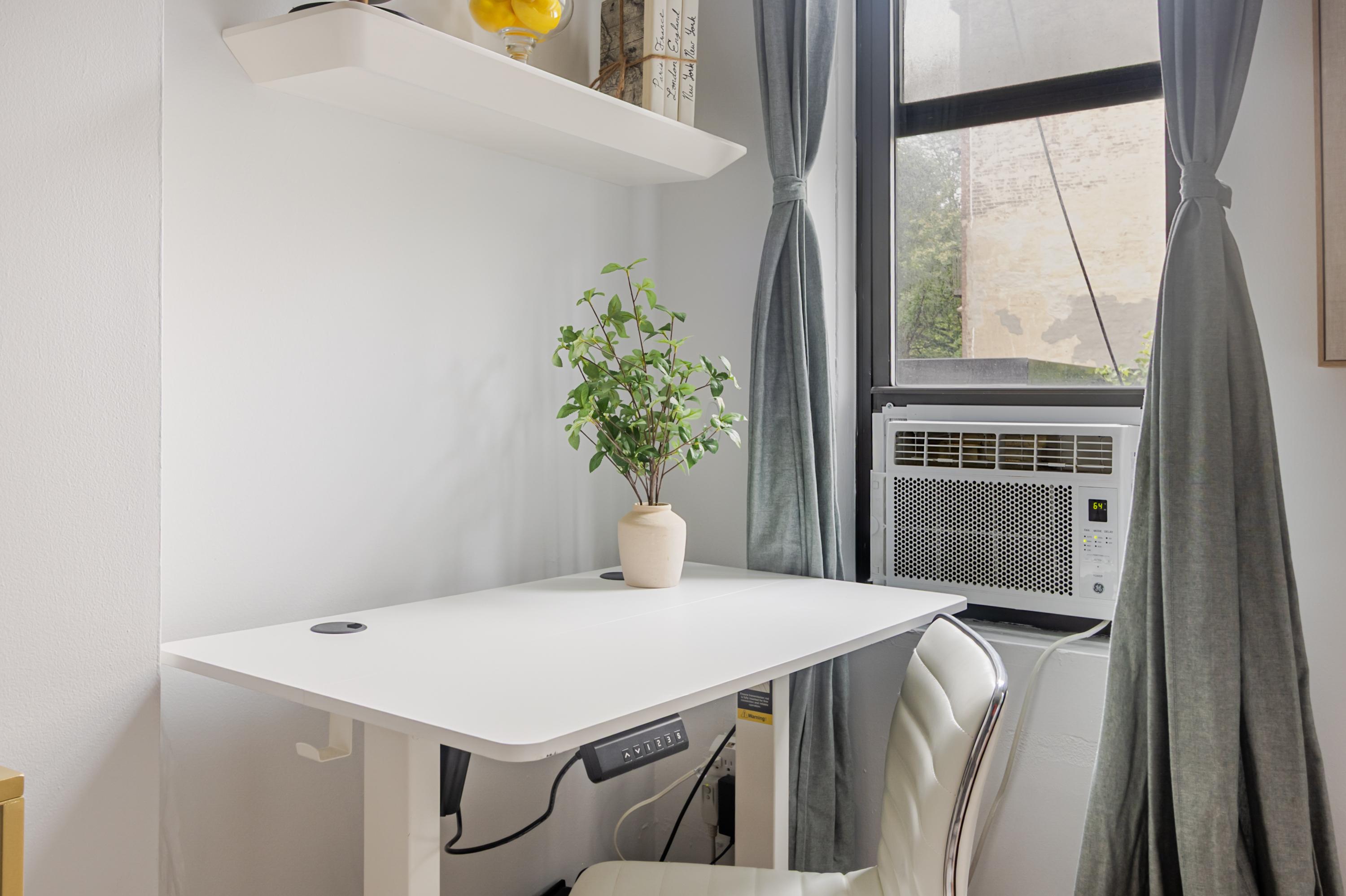 W WASHINGTON PLACE 2, GREENWICH VILLAGE - CHARMING CLASSIC STUDIO