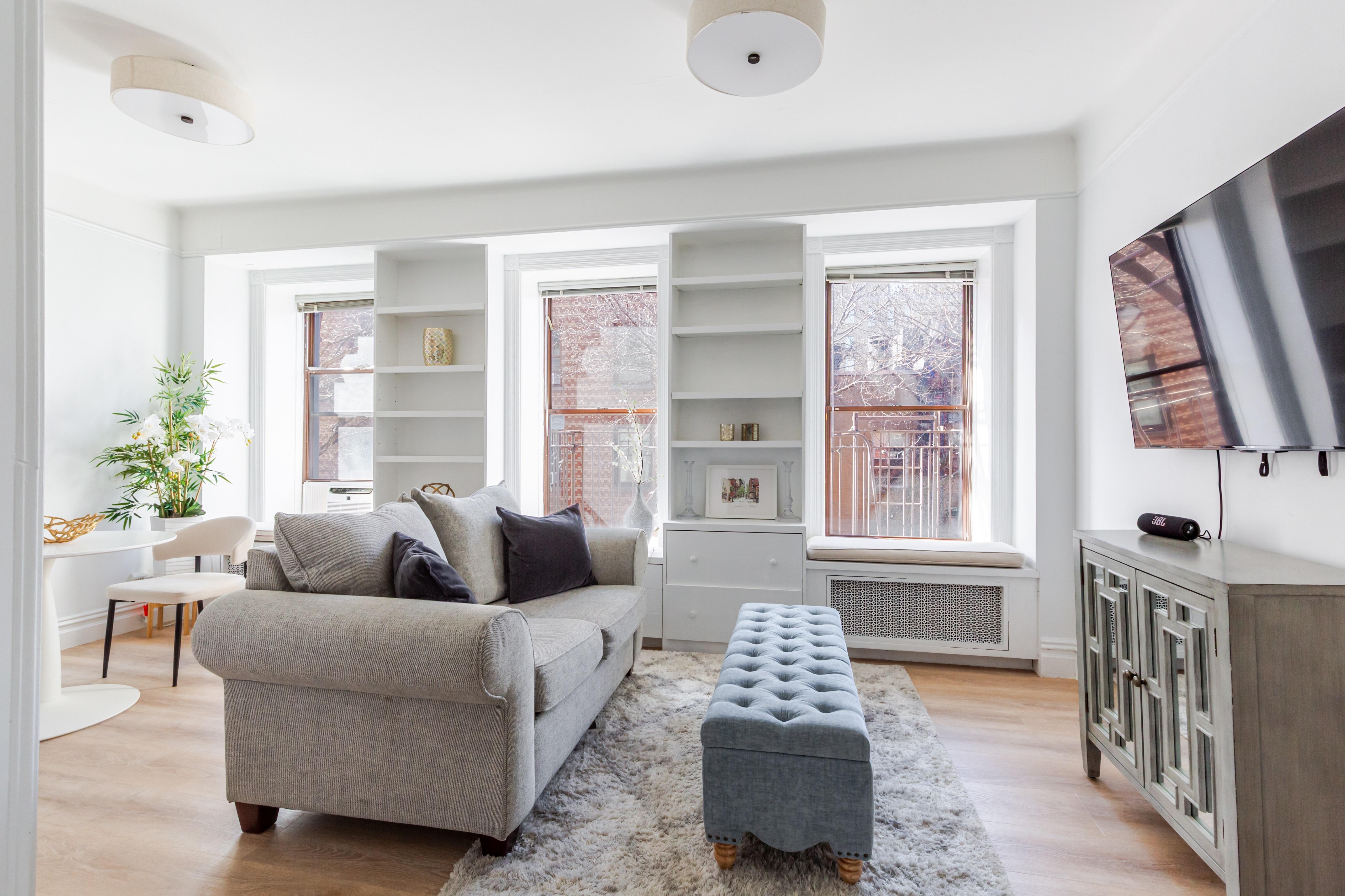 WAVERLY STREET, WEST VILLAGE - POLISHED ONE-BEDROOM