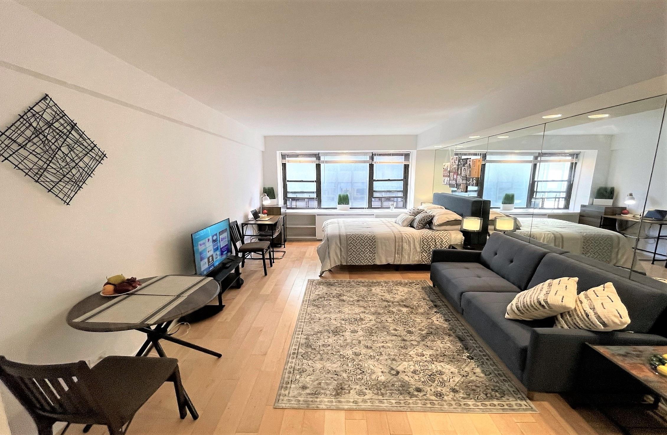 W 58TH STREET, MIDTOWN - COZY STUDIO AVAILABLE