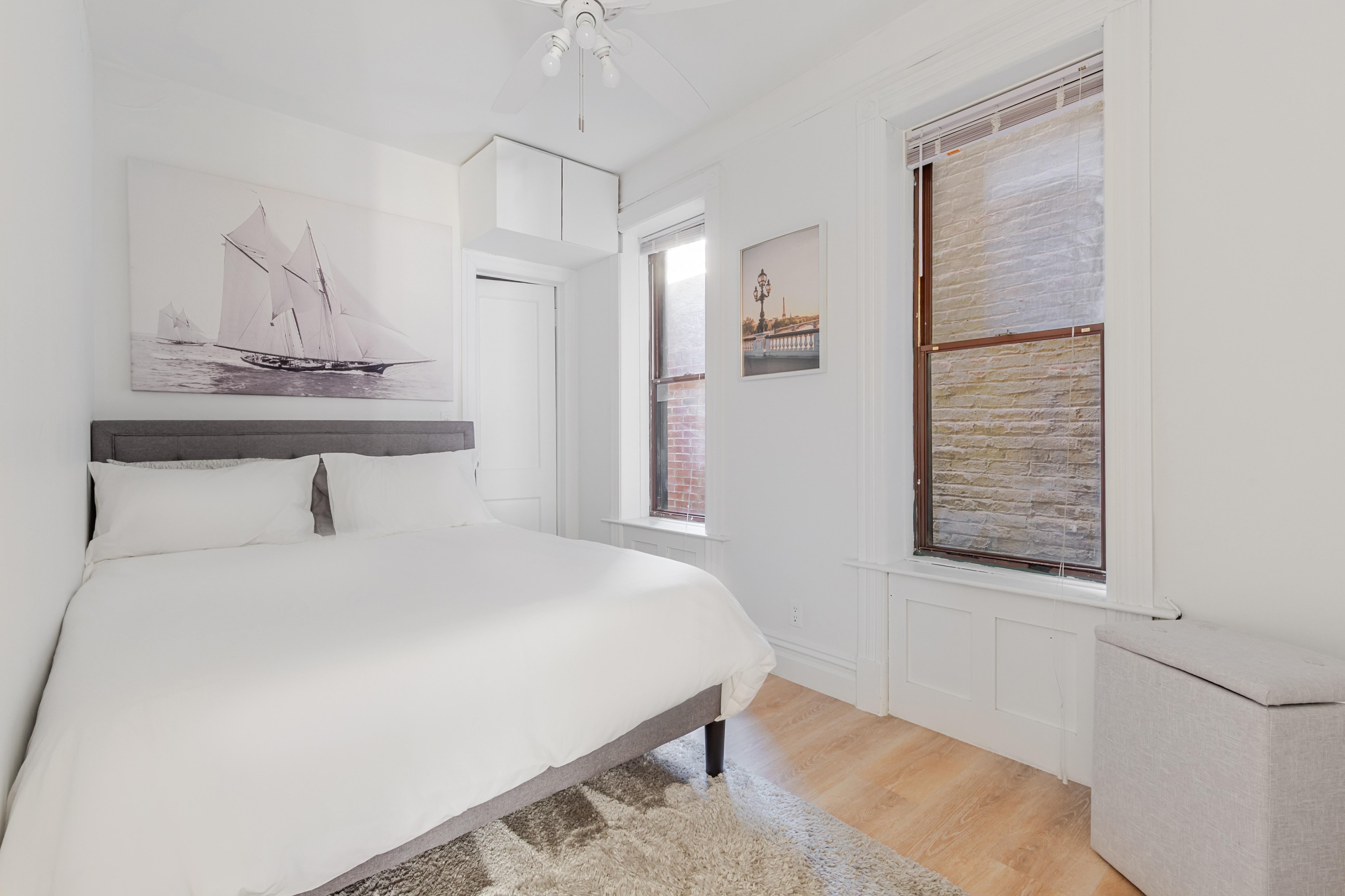 WAVERLY STREET, WEST VILLAGE - POLISHED ONE-BEDROOM