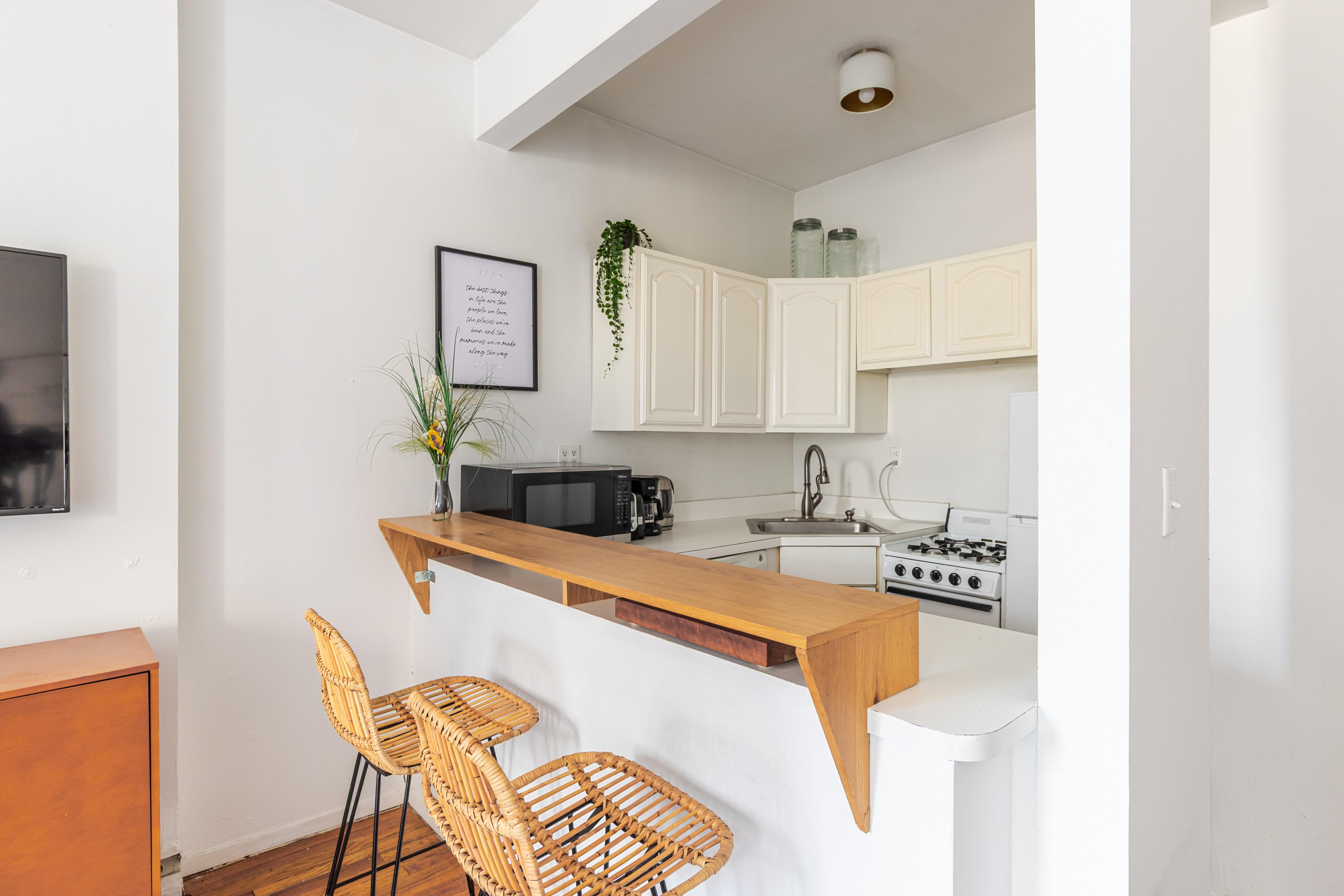 W WASHINGTON PLACE, GREENWICH VILLAGE - BEAUTIFULLY CURATED STUDIO