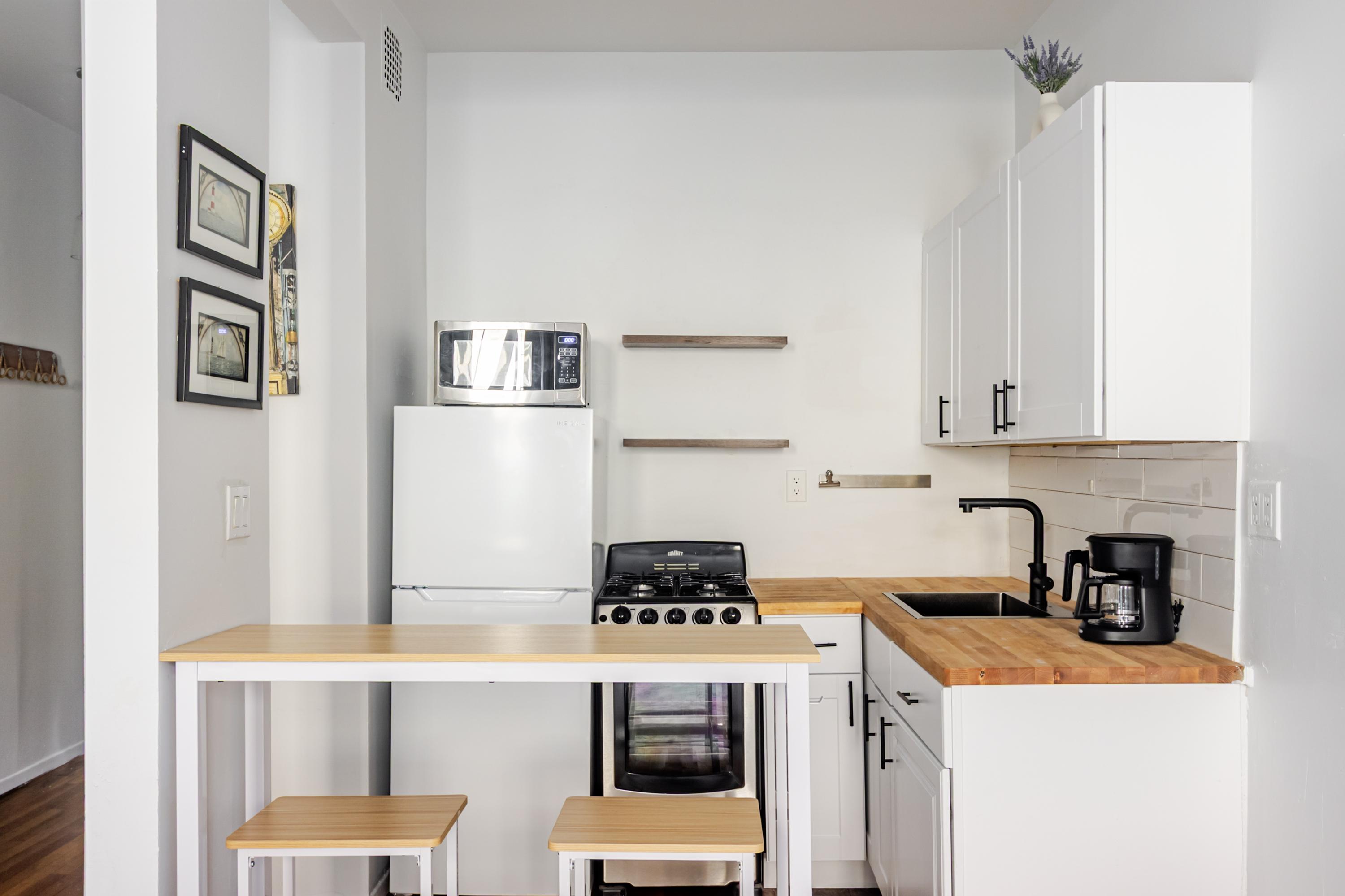 W WASHINGTON PLACE 2, GREENWICH VILLAGE - CHARMING CLASSIC STUDIO