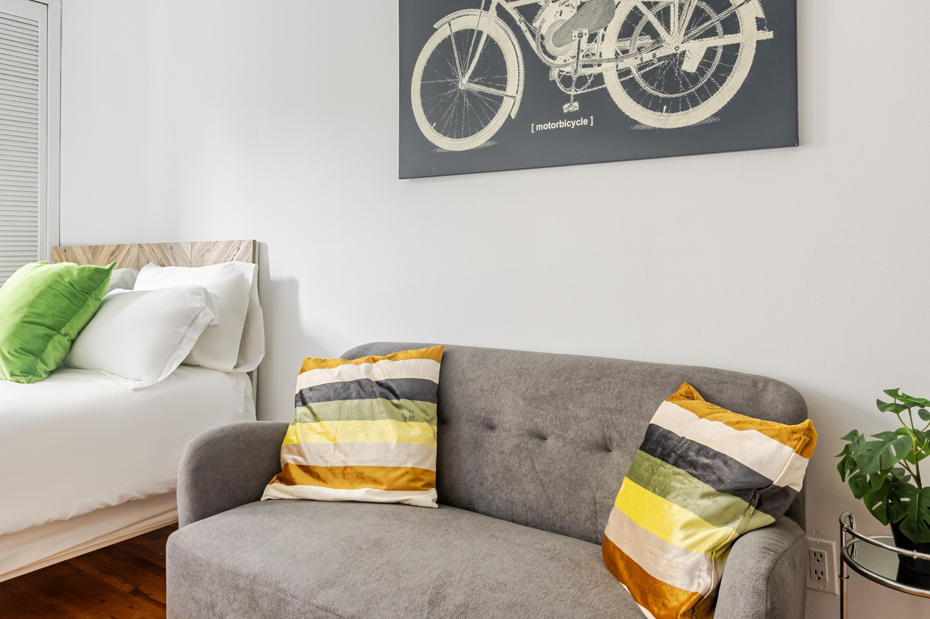 W WASHINGTON PLACE 2, GREENWICH VILLAGE - CHARMING CLASSIC STUDIO