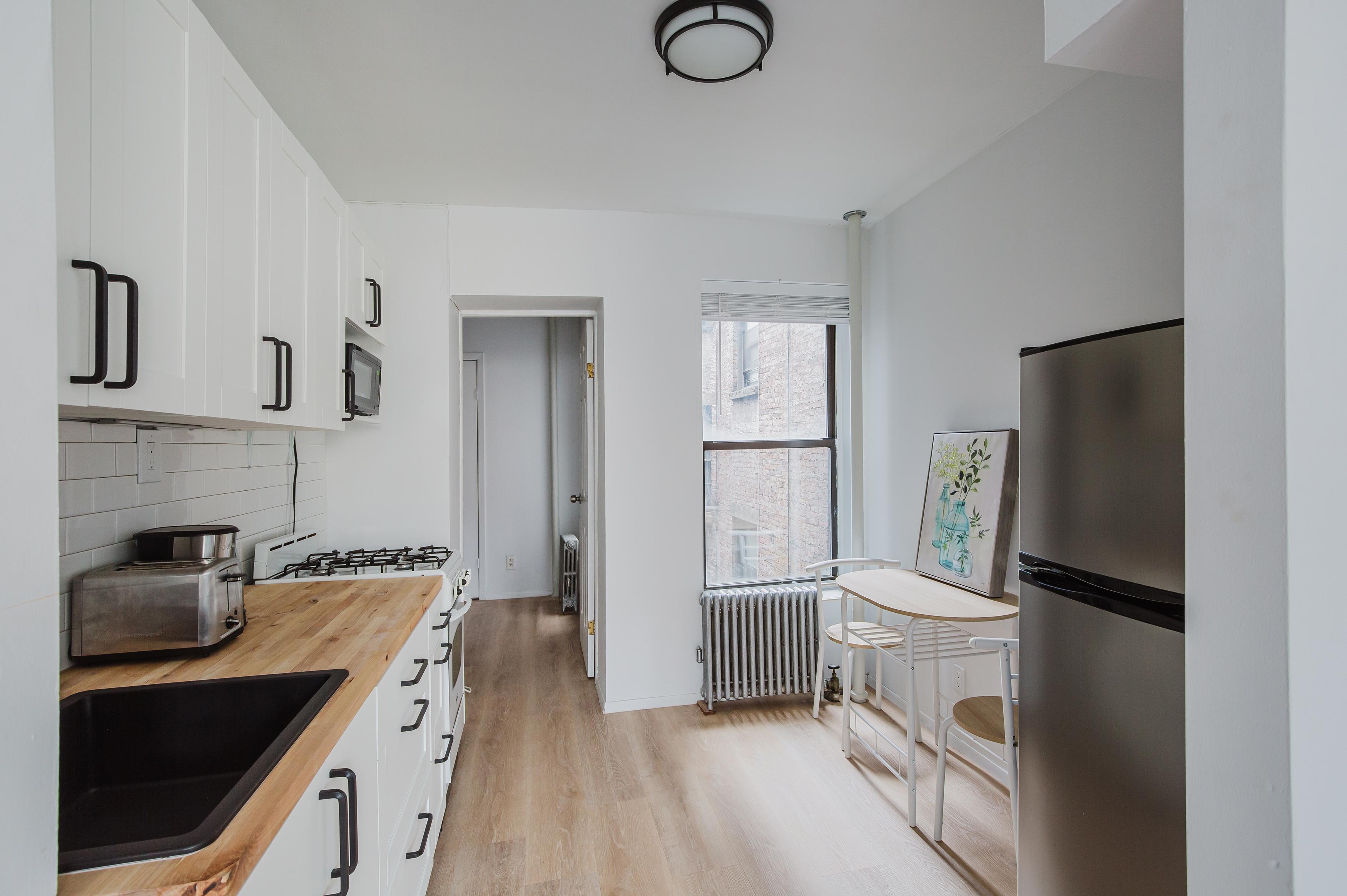 LEROY STREET - COZY ONE BEDROOM