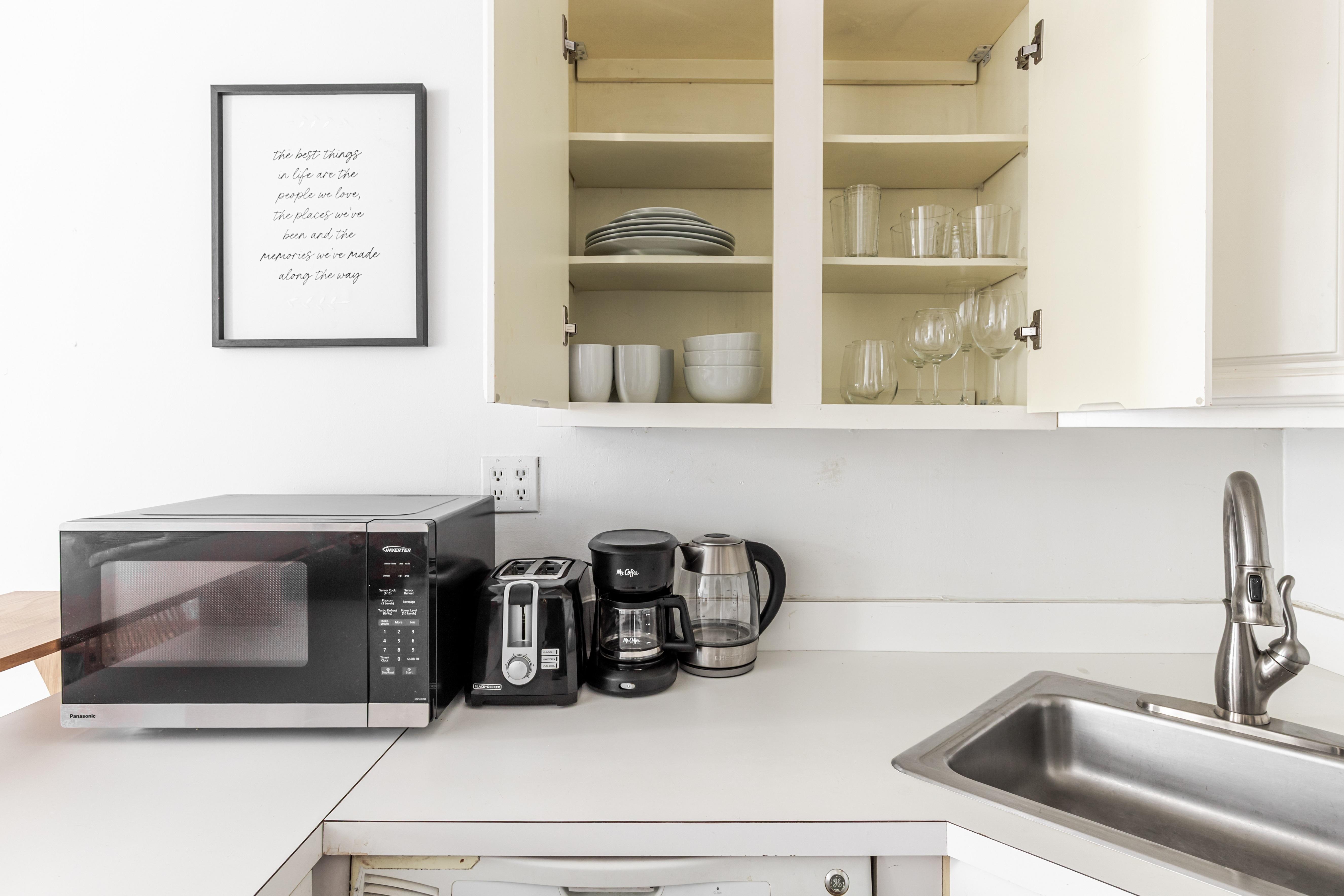 W WASHINGTON PLACE, GREENWICH VILLAGE - BEAUTIFULLY CURATED STUDIO