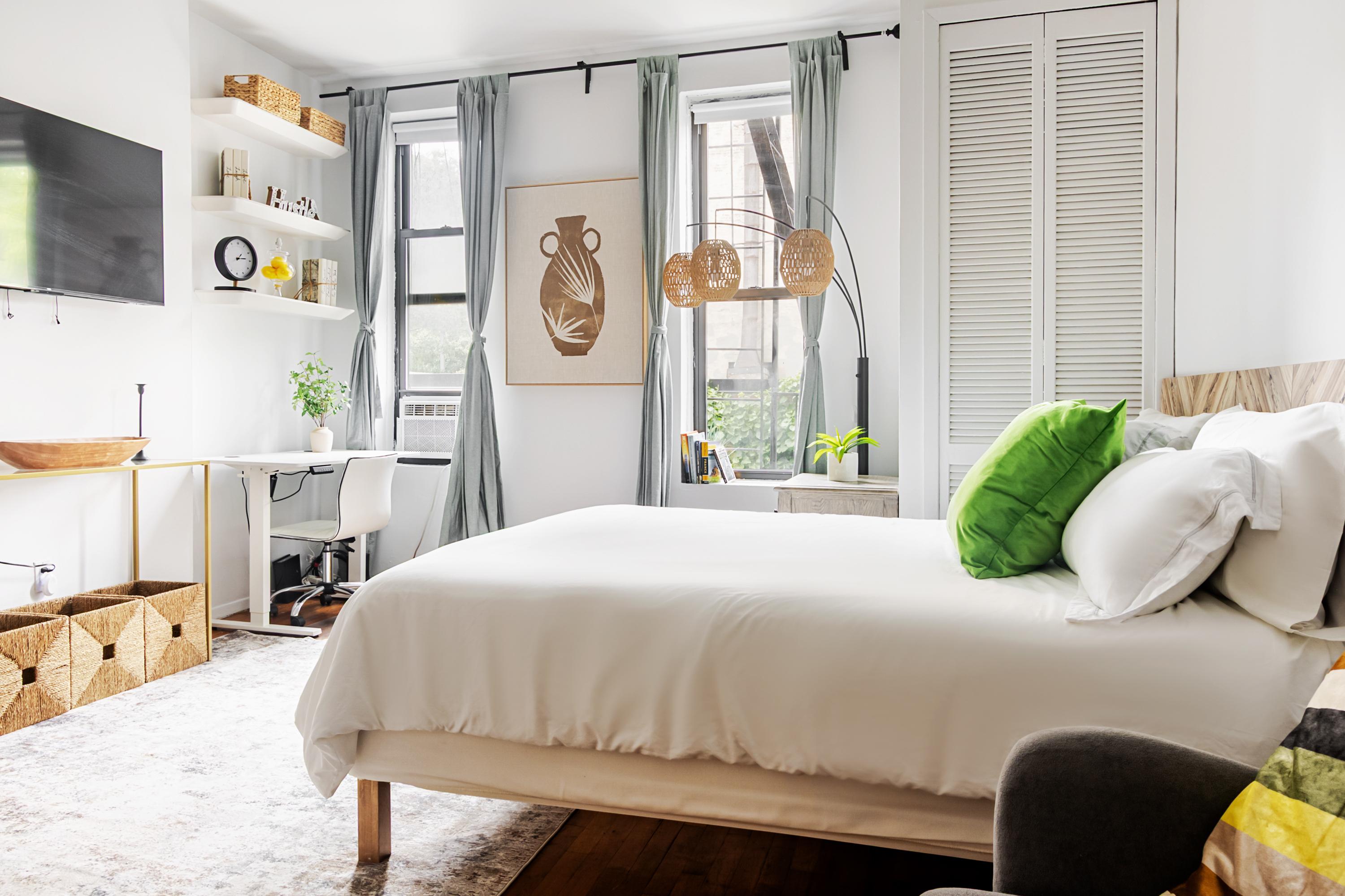 W WASHINGTON PLACE 2, GREENWICH VILLAGE - CHARMING CLASSIC STUDIO