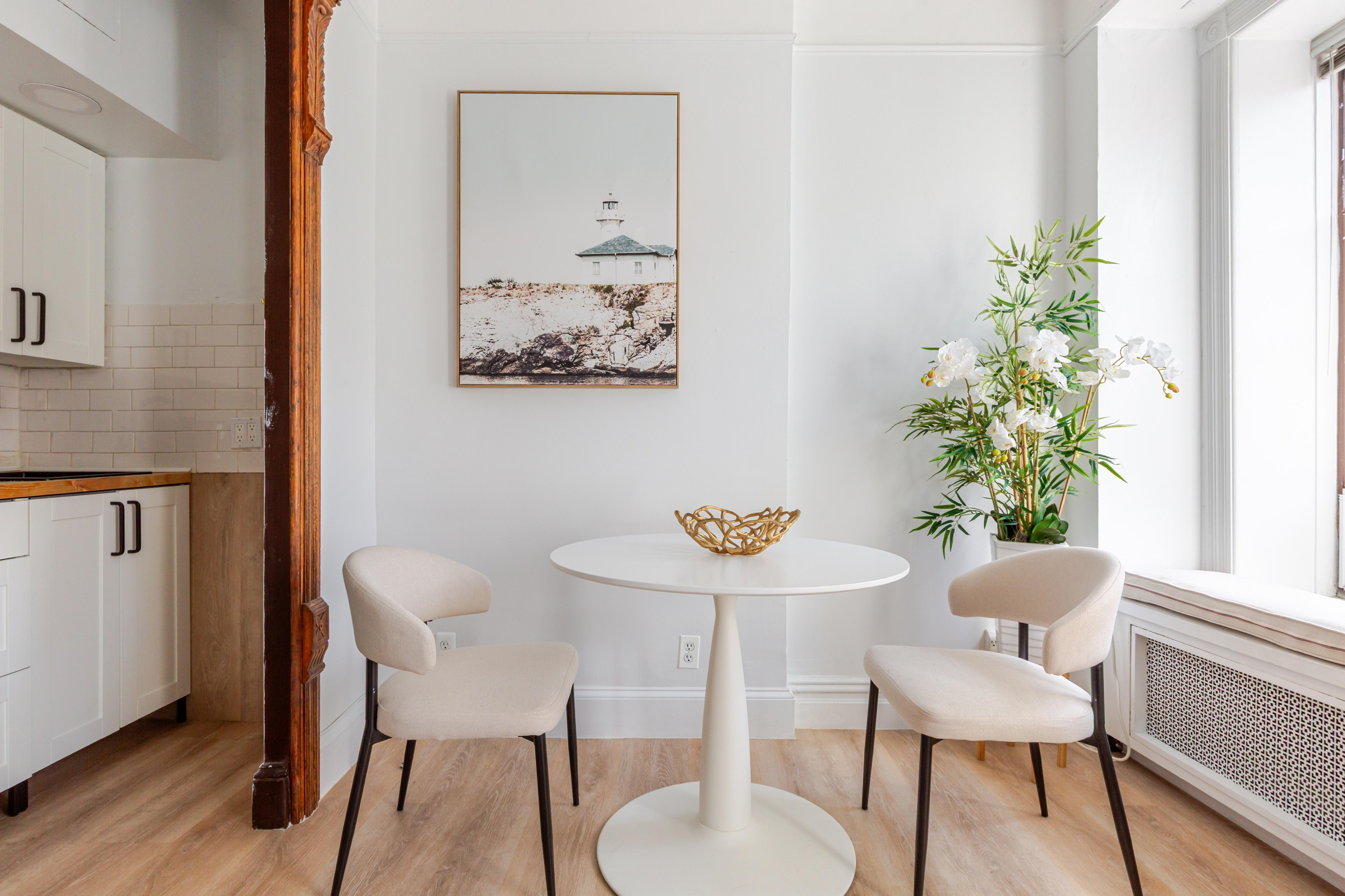 WAVERLY STREET, WEST VILLAGE - POLISHED ONE-BEDROOM