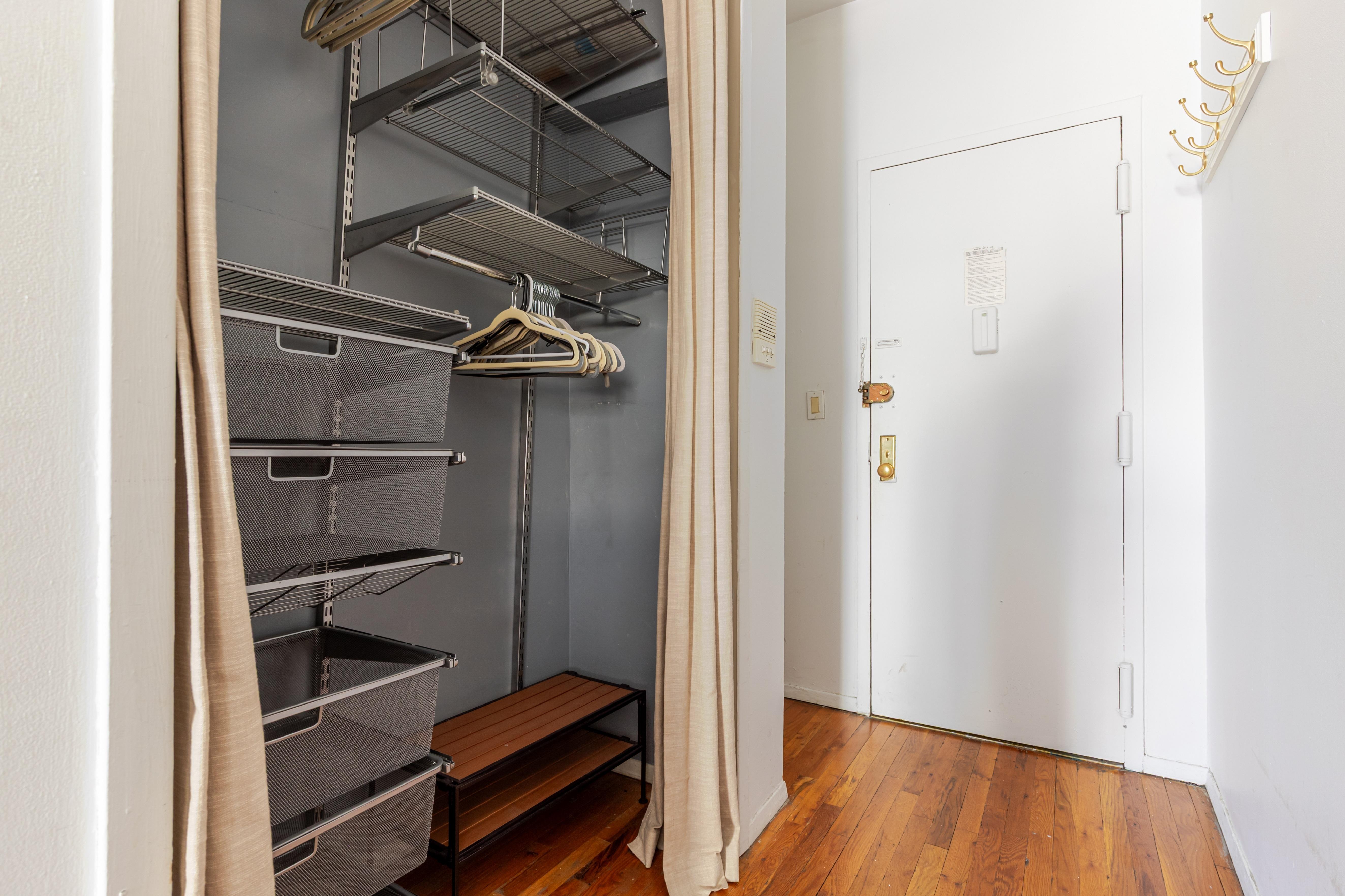 W WASHINGTON PLACE, GREENWICH VILLAGE - BEAUTIFULLY CURATED STUDIO