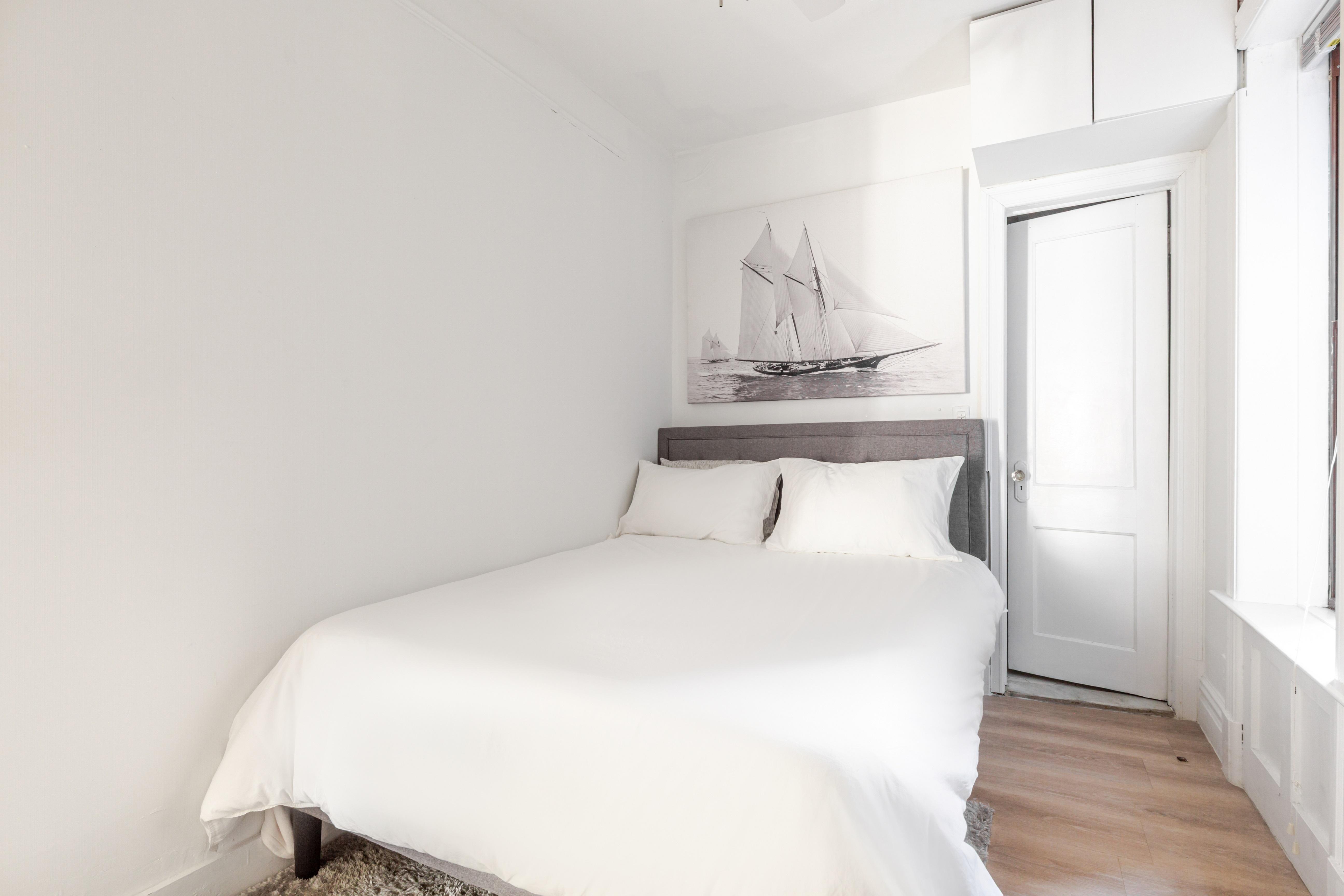 WAVERLY STREET, WEST VILLAGE - POLISHED ONE-BEDROOM