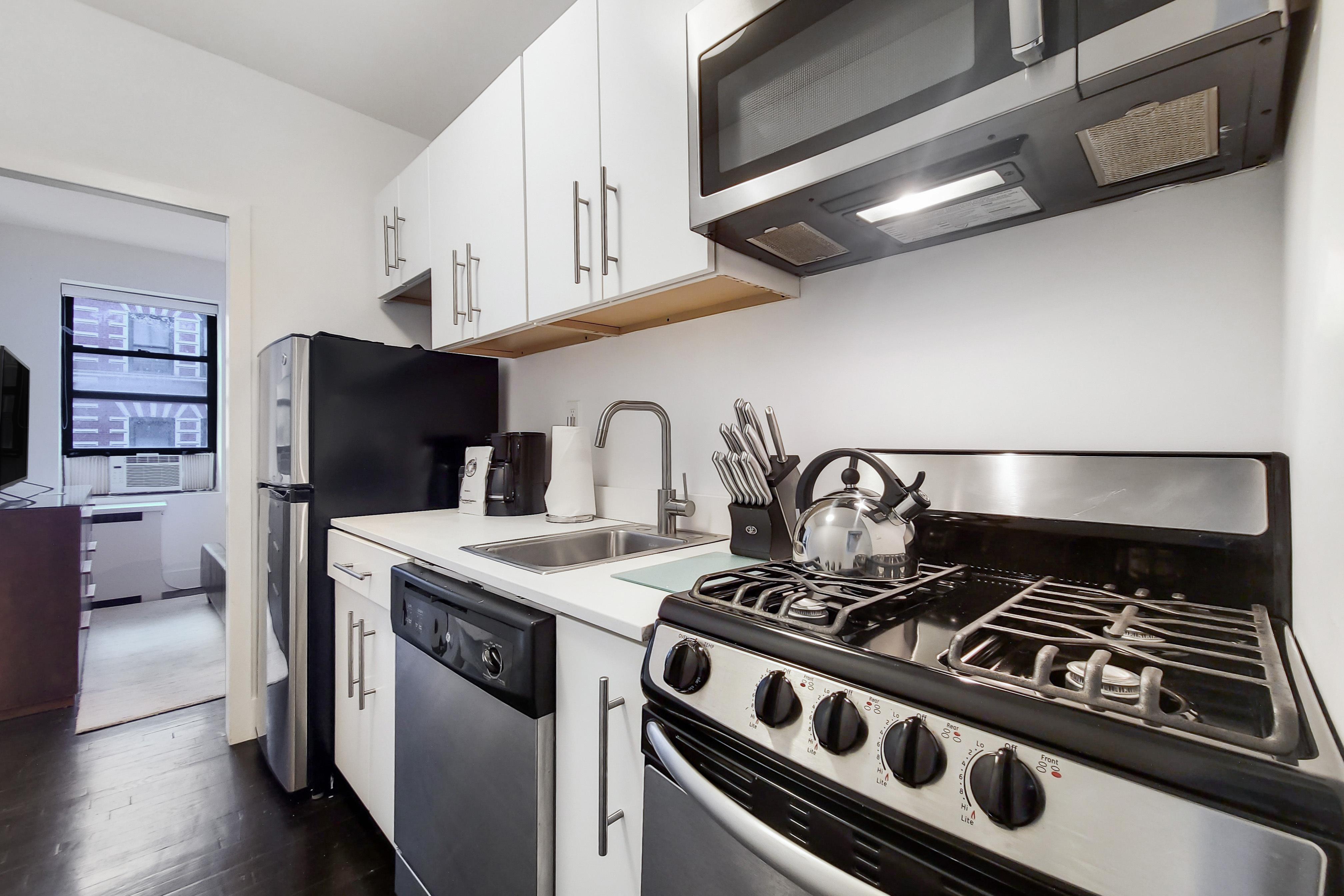 FURNISHED ONE-BED QUARTERS IN HUDSON YARDS