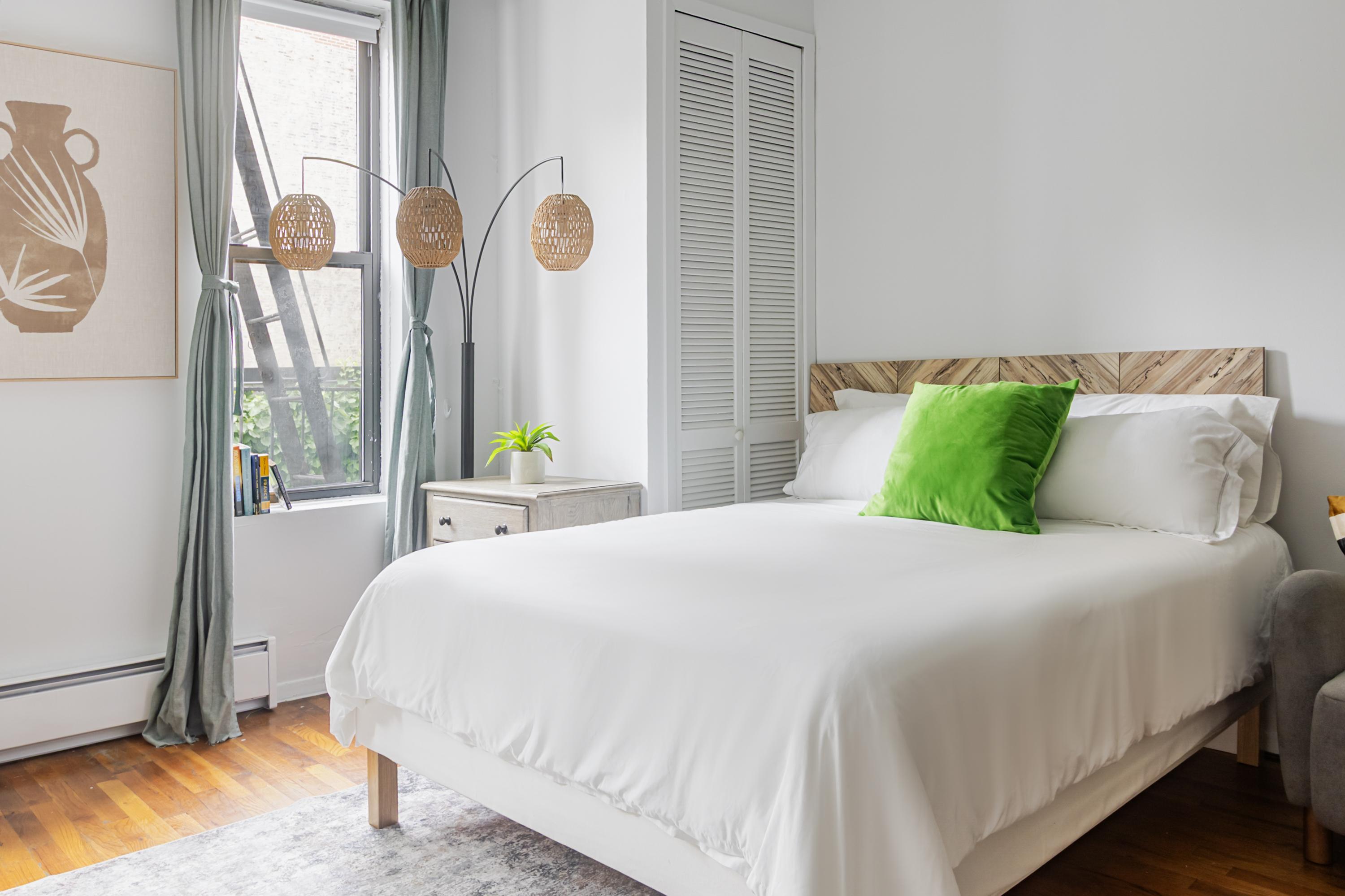 W WASHINGTON PLACE 2, GREENWICH VILLAGE - CHARMING CLASSIC STUDIO