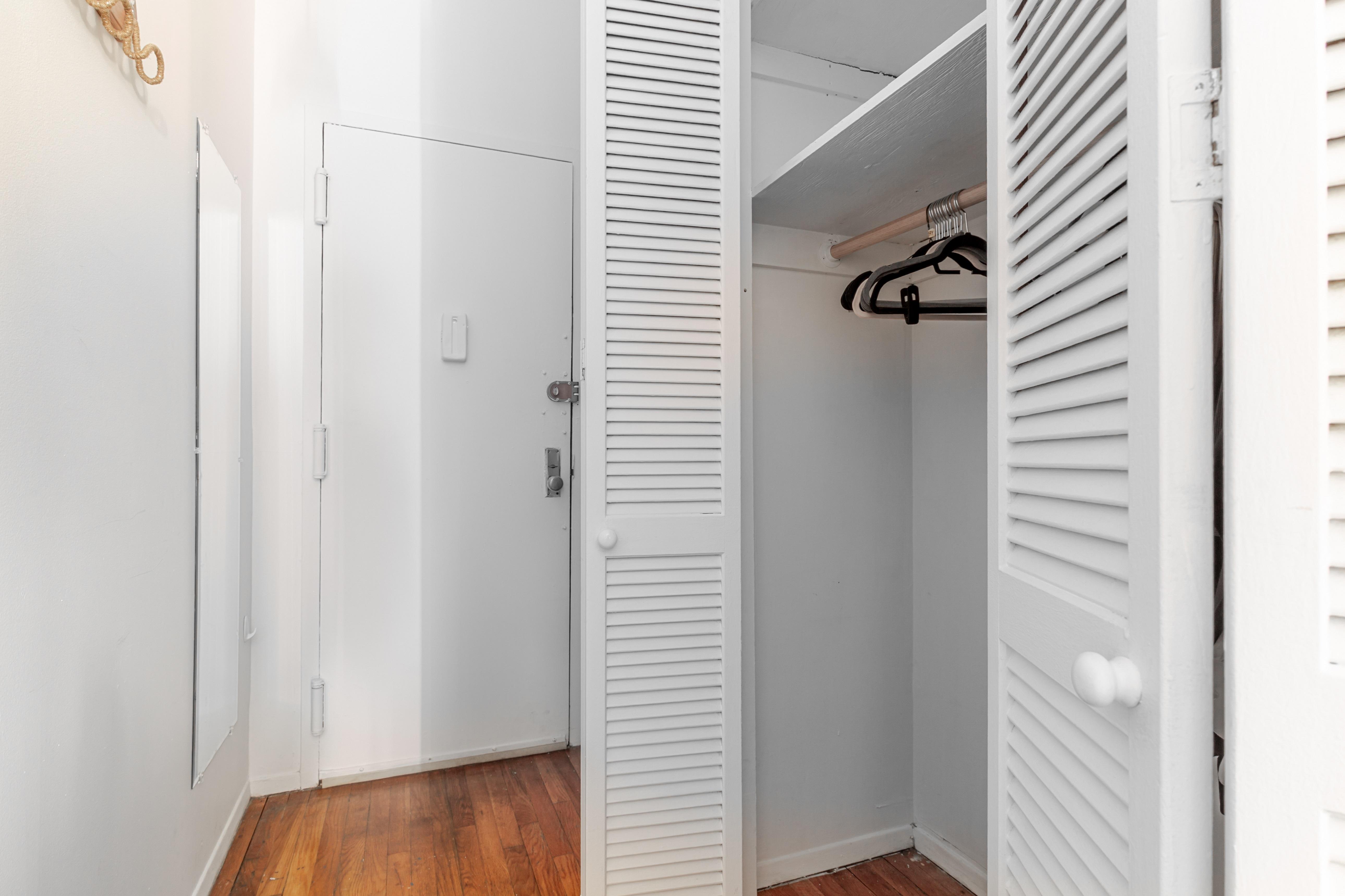 W WASHINGTON PLACE 2, GREENWICH VILLAGE - CHARMING CLASSIC STUDIO