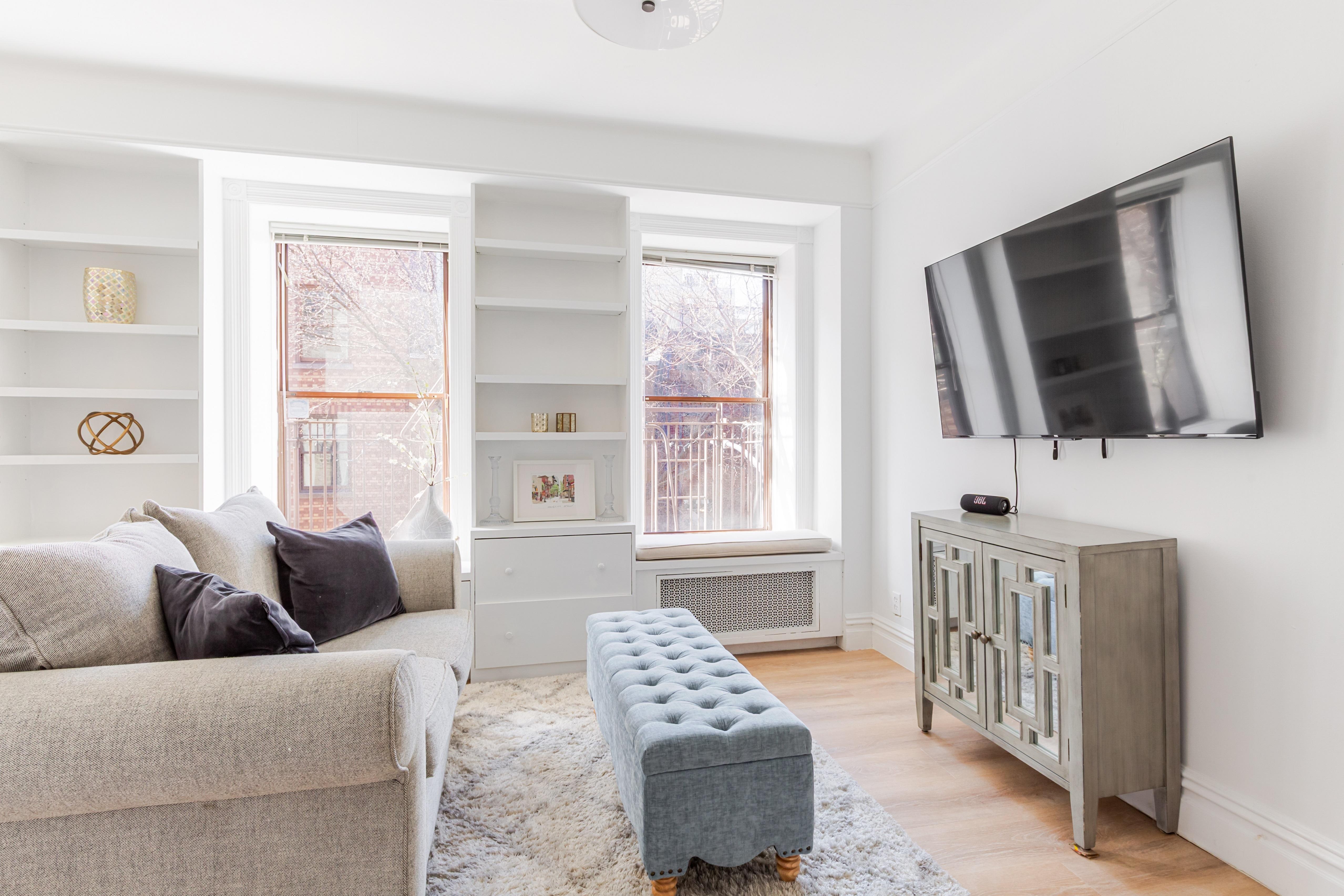 WAVERLY STREET, WEST VILLAGE - POLISHED ONE-BEDROOM
