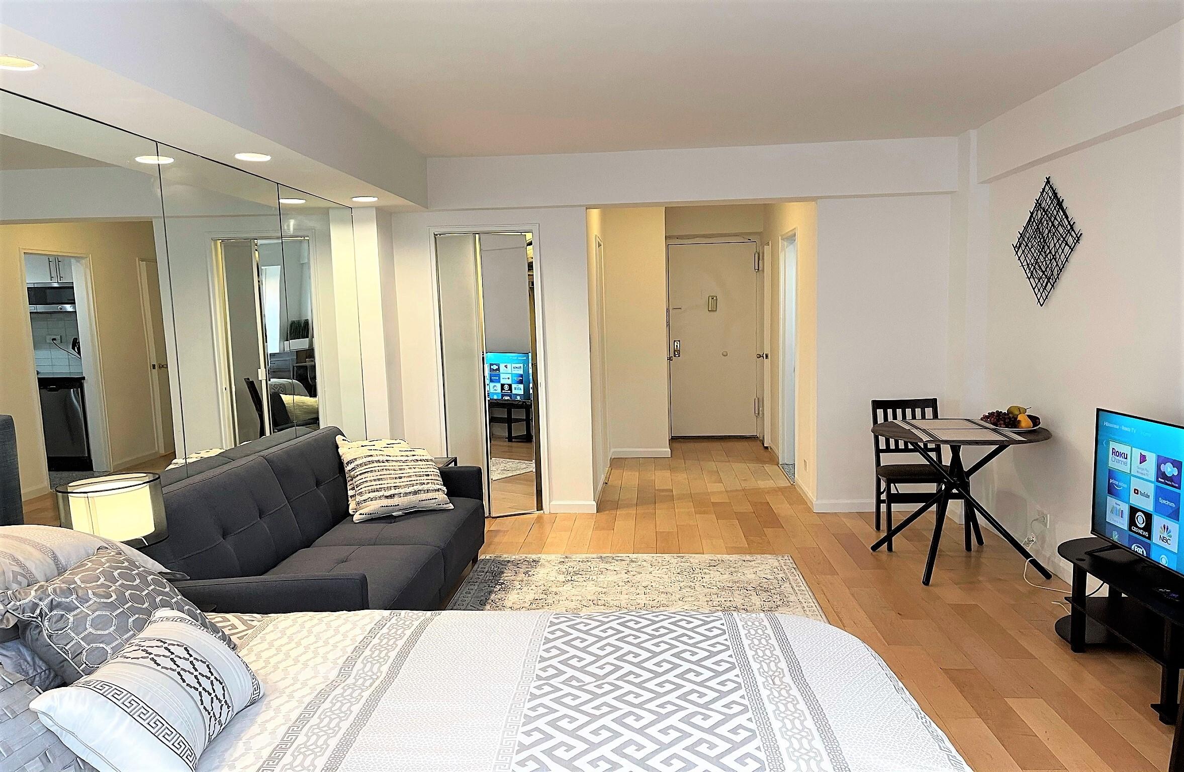 W 58TH STREET, MIDTOWN - COZY STUDIO AVAILABLE