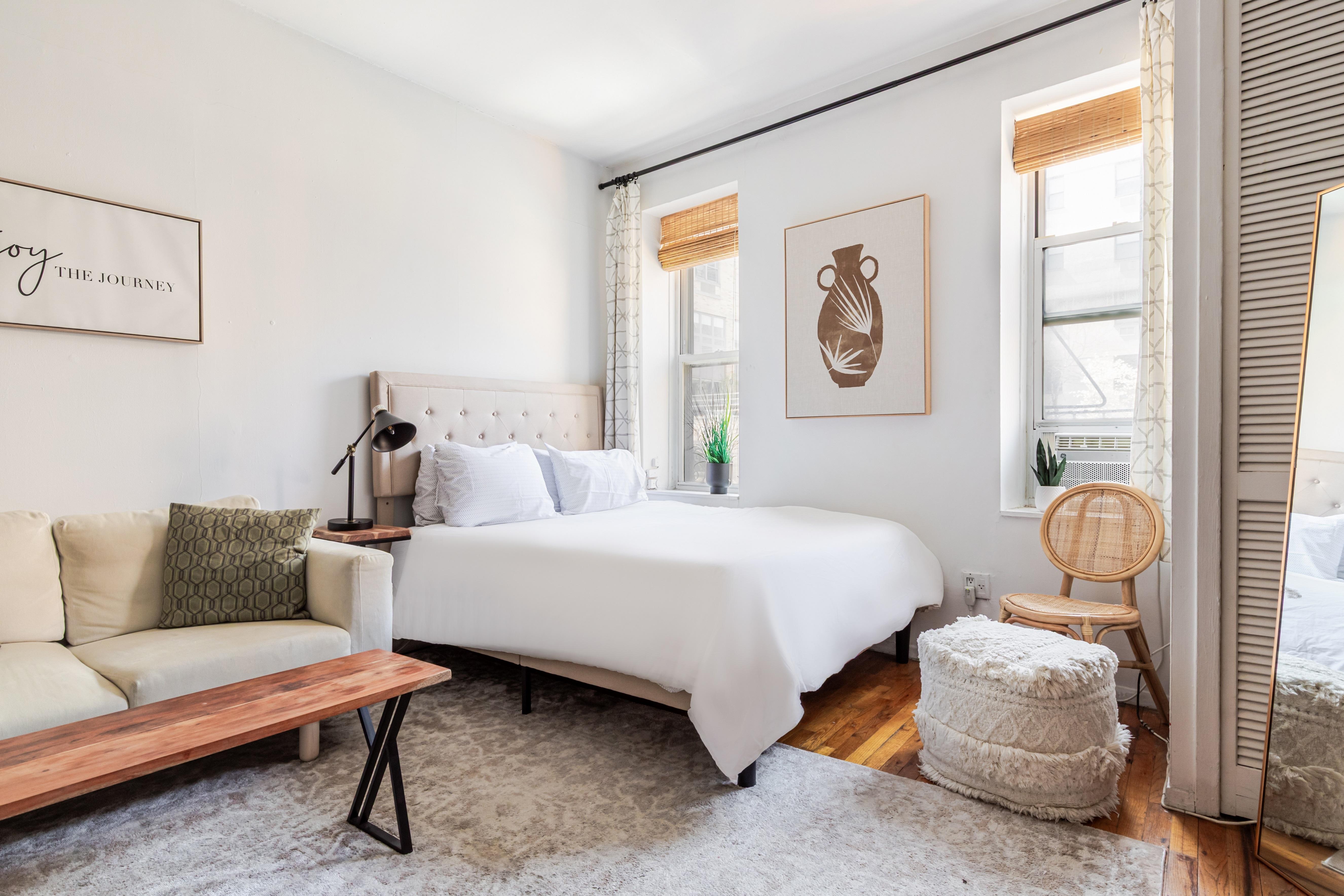 W WASHINGTON PLACE, GREENWICH VILLAGE - BEAUTIFULLY CURATED STUDIO