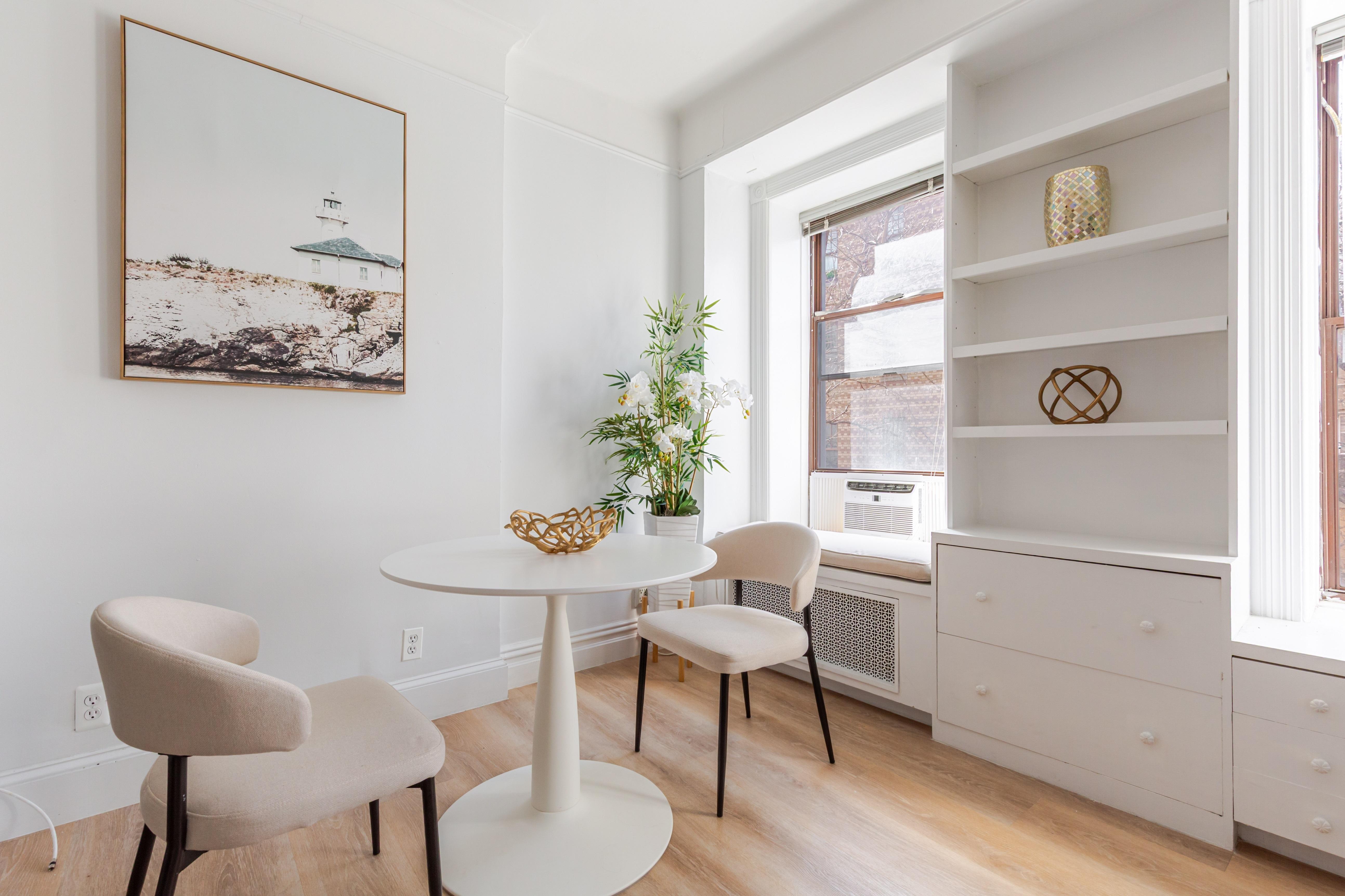 WAVERLY STREET, WEST VILLAGE - POLISHED ONE-BEDROOM